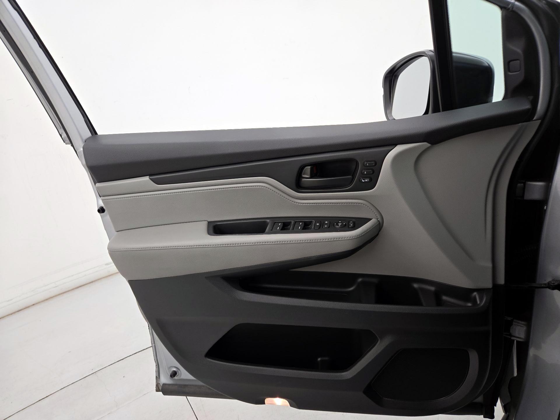 Thumbnail: 2018 Honda Odyssey - 12
