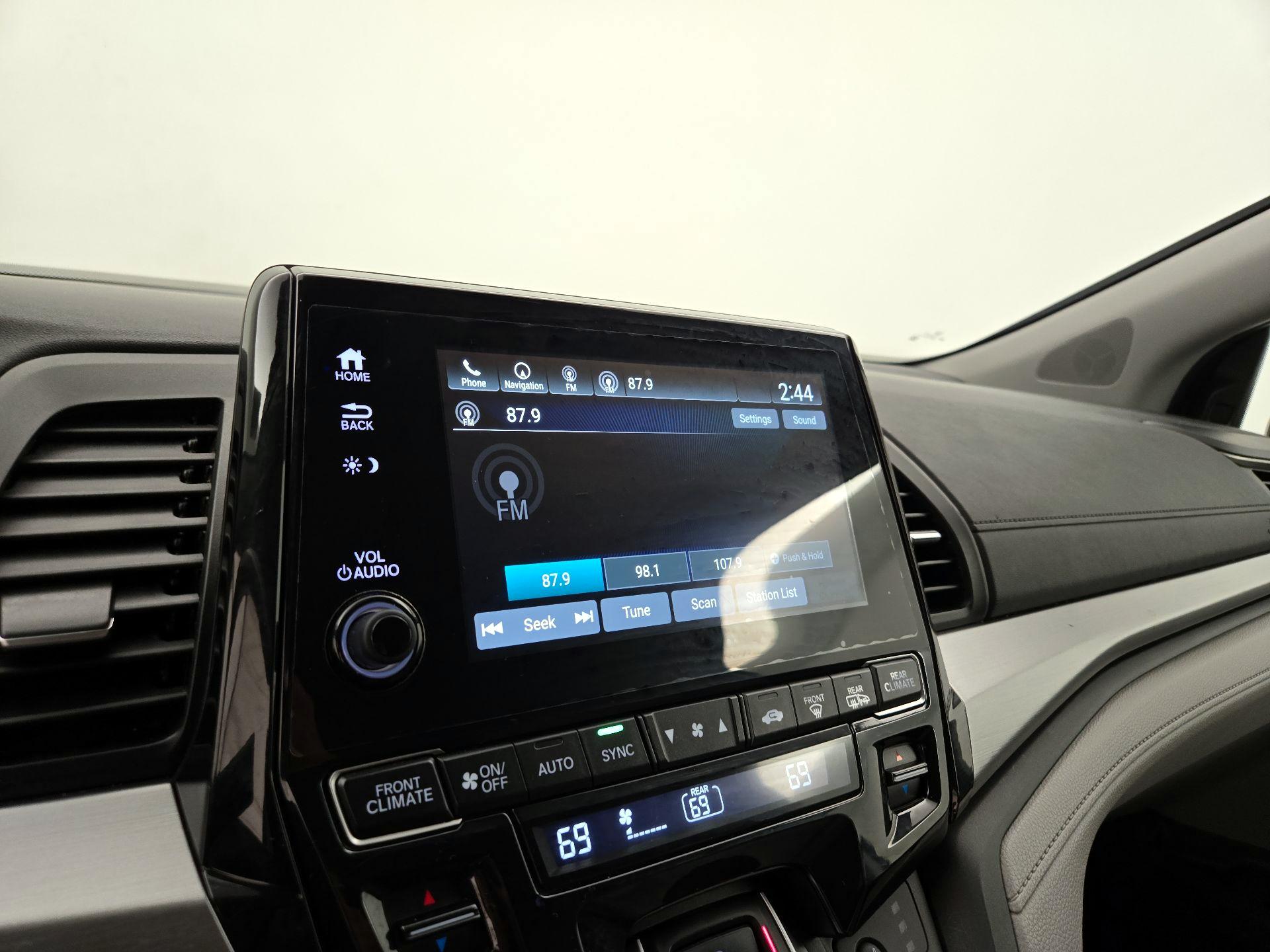 Thumbnail: 2018 Honda Odyssey - 16