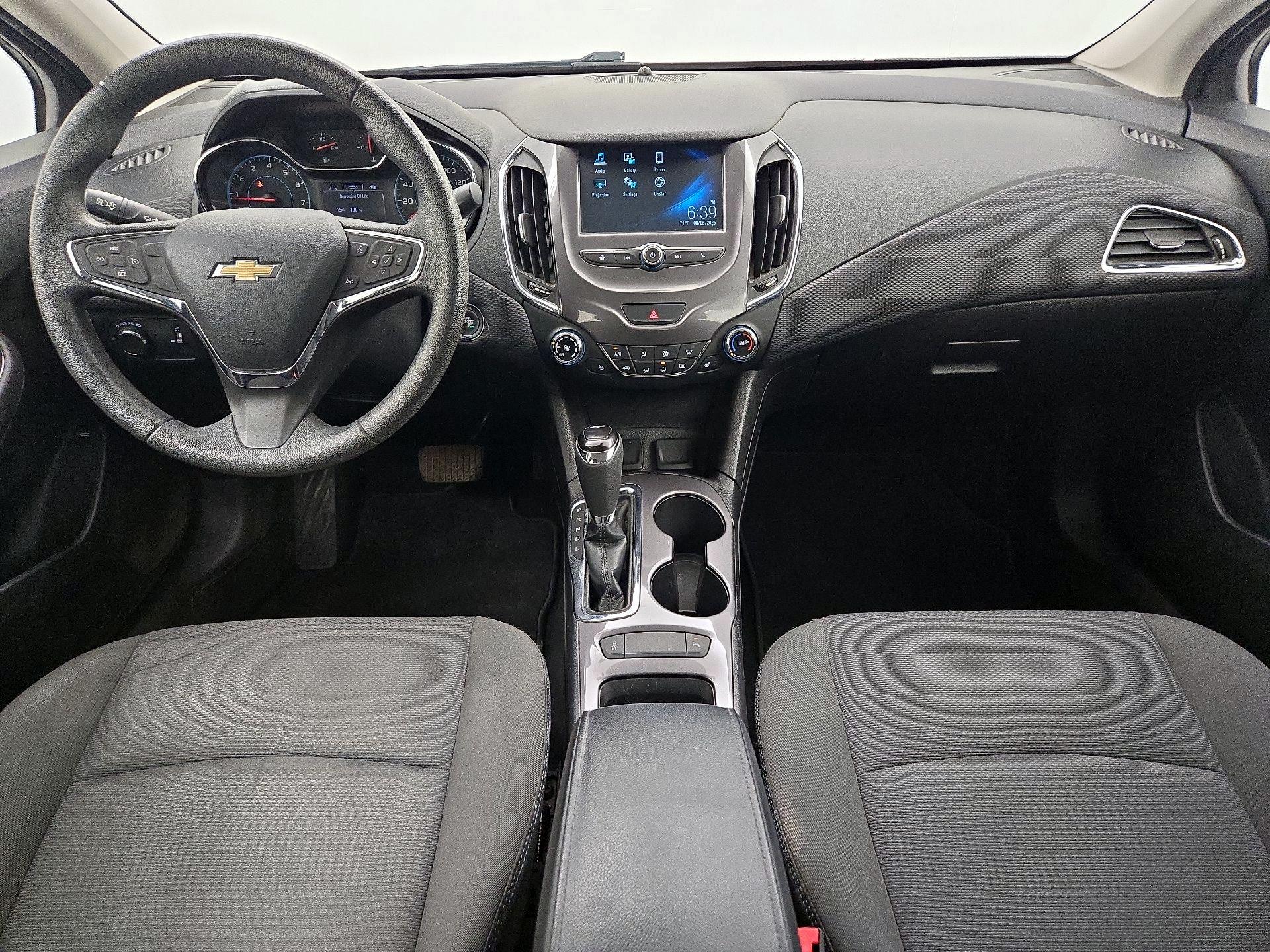Thumbnail: 2018 Chevrolet Cruze - 9