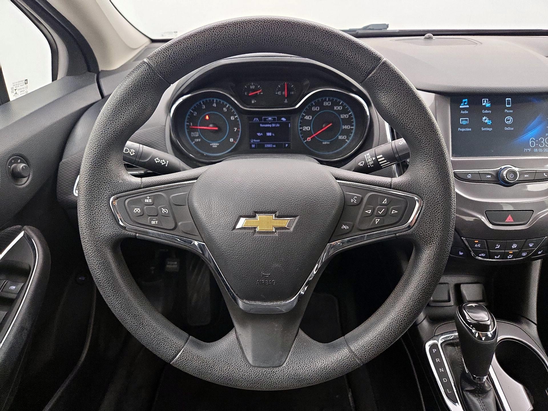 Thumbnail: 2018 Chevrolet Cruze - 10