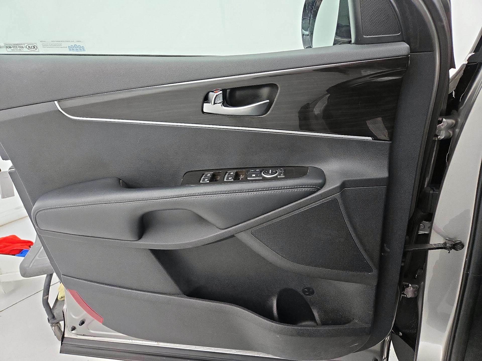 Thumbnail: 2019 Kia Sorento - 12