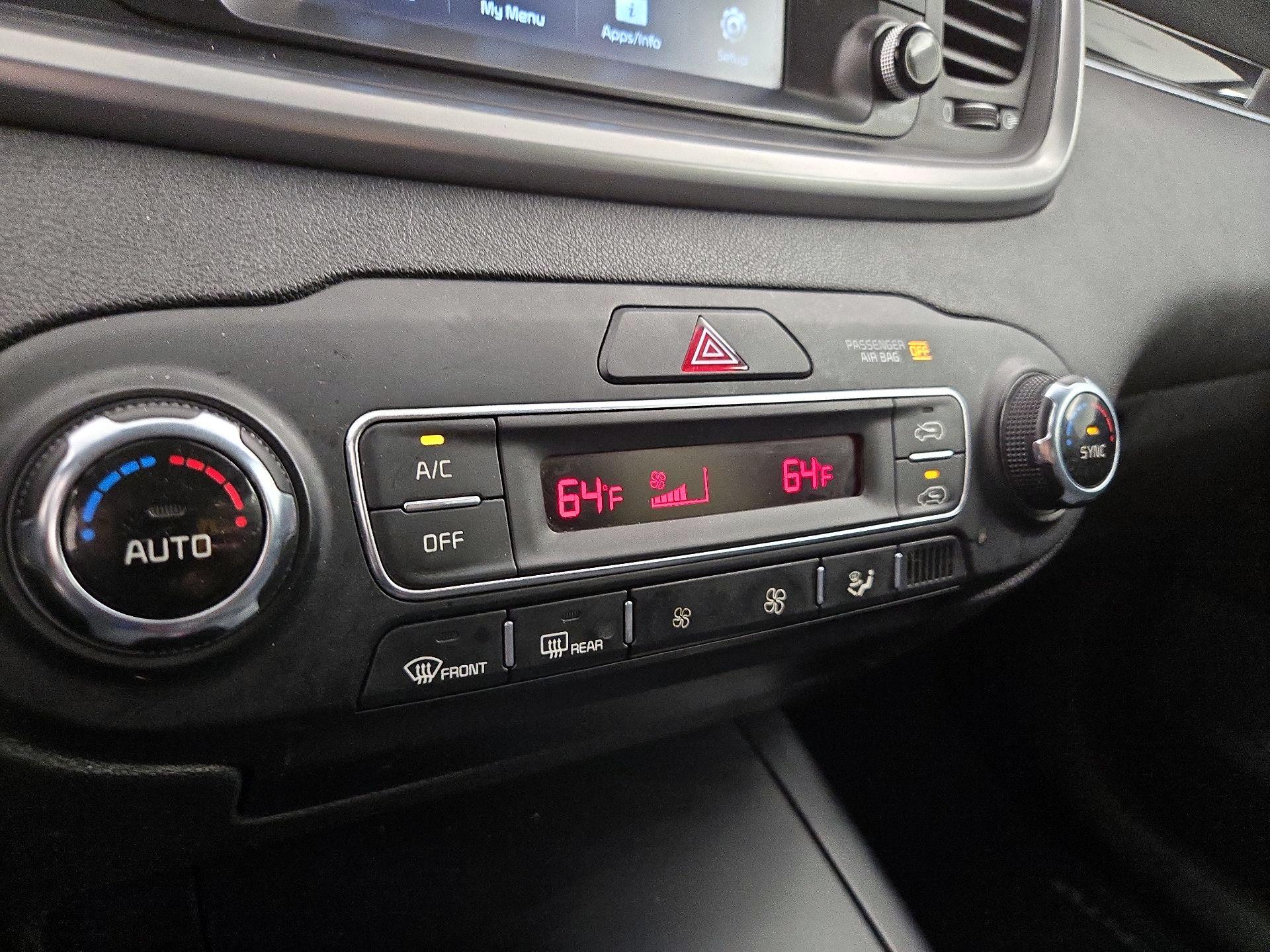 Thumbnail: 2019 Kia Sorento - 16
