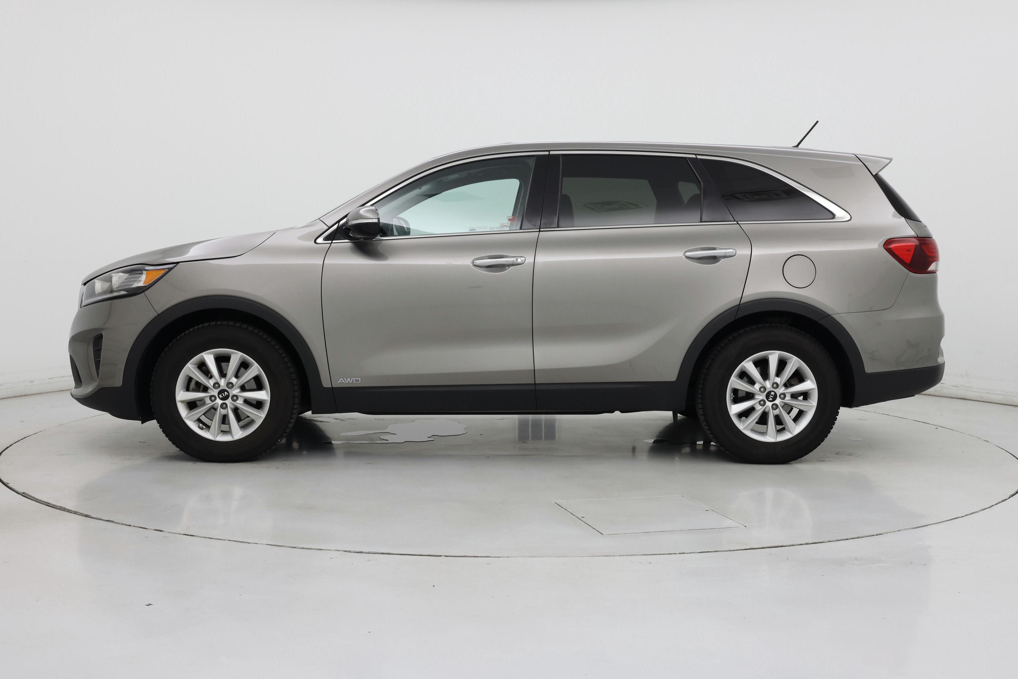 Thumbnail: 2019 Kia Sorento - 3