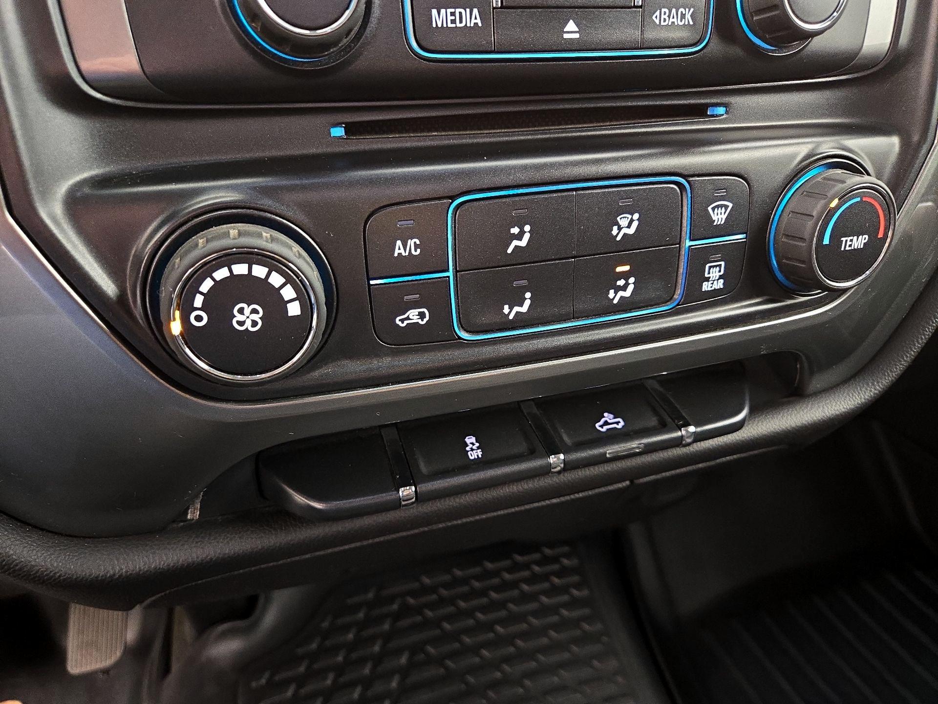 Thumbnail: 2015 Chevrolet Silverado 1500 - 16