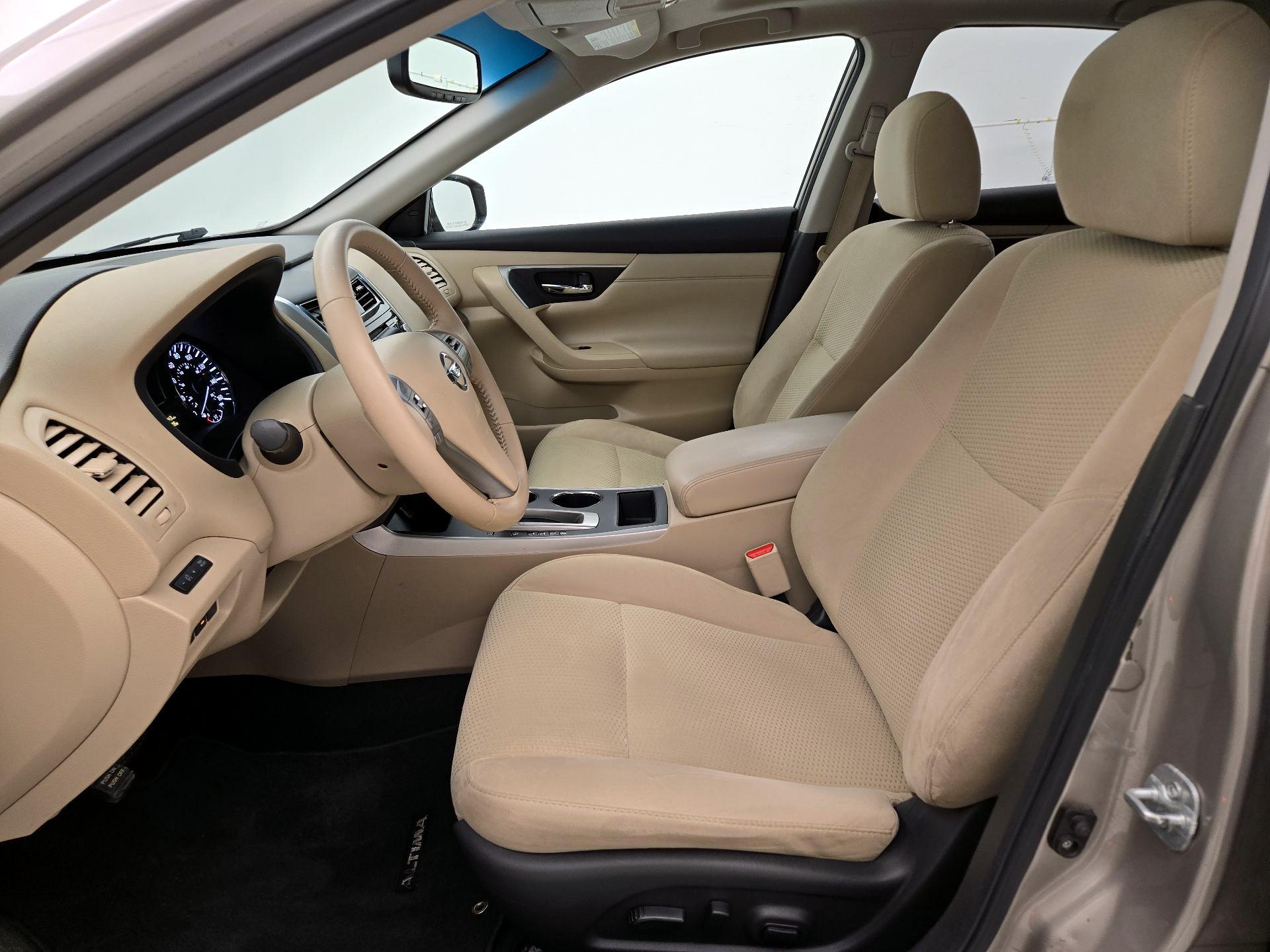 Thumbnail: 2015 Nissan Altima - 11