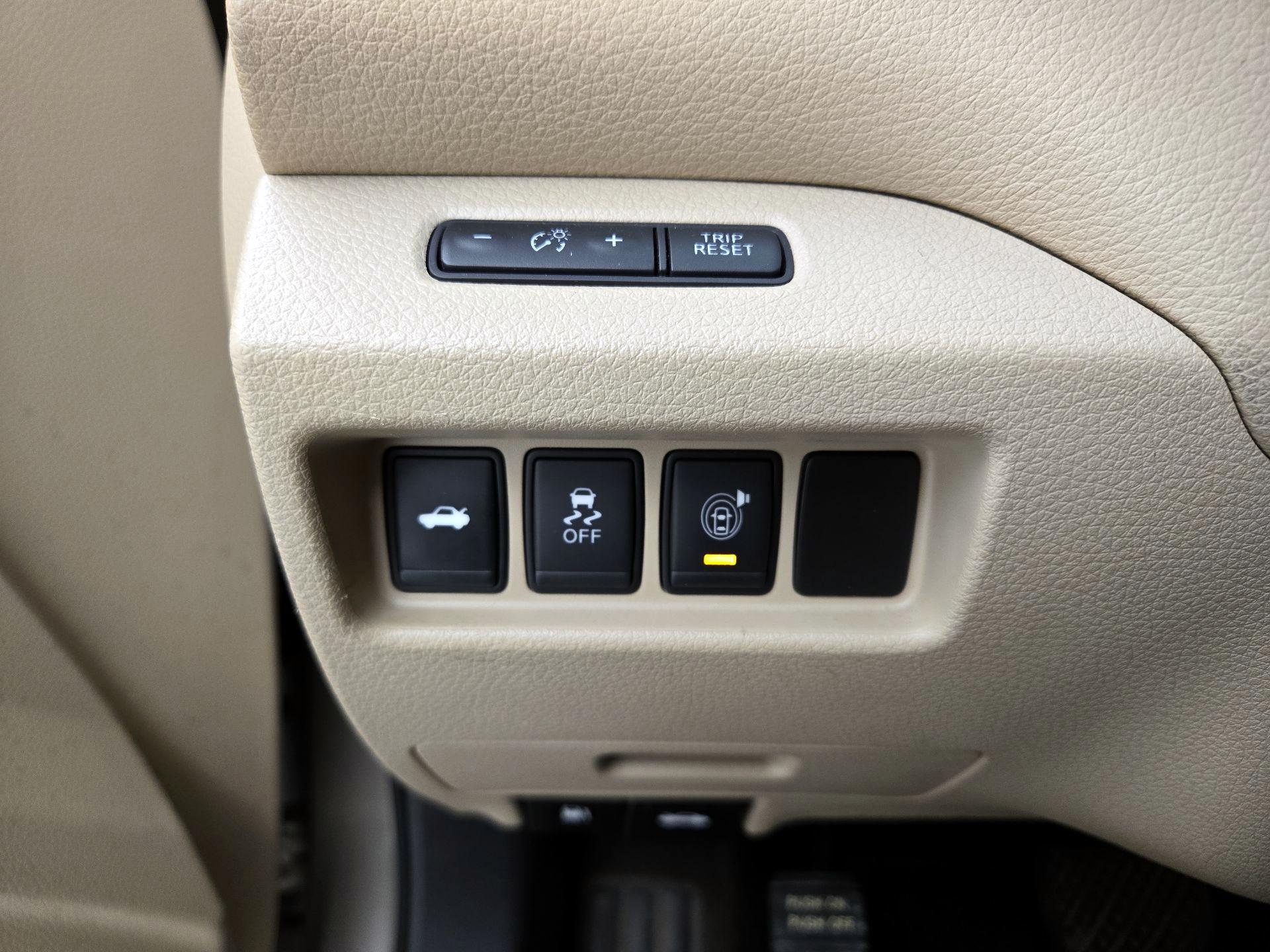 Thumbnail: 2015 Nissan Altima - 13