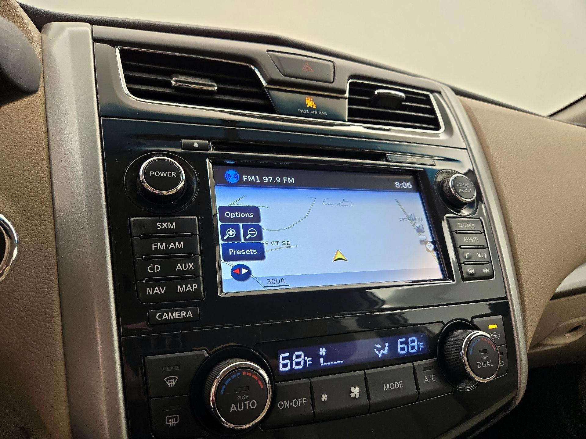 Thumbnail: 2015 Nissan Altima - 14