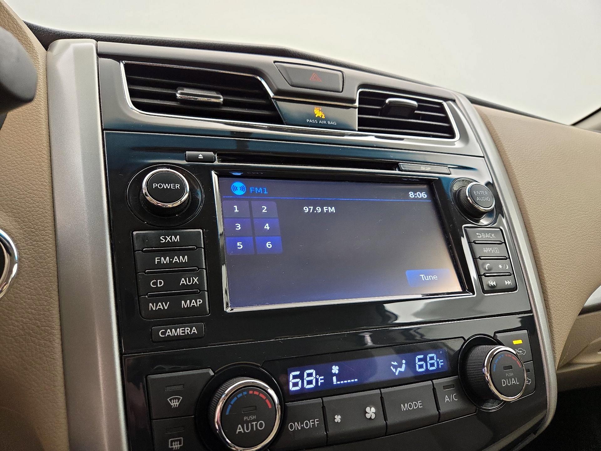 Thumbnail: 2015 Nissan Altima - 16