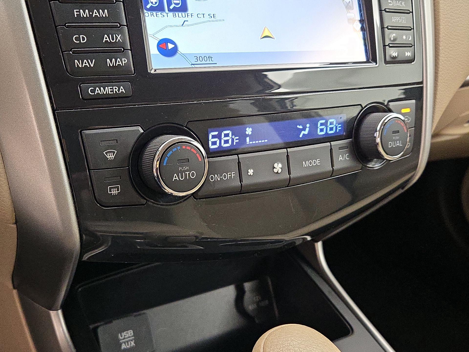 Thumbnail: 2015 Nissan Altima - 17