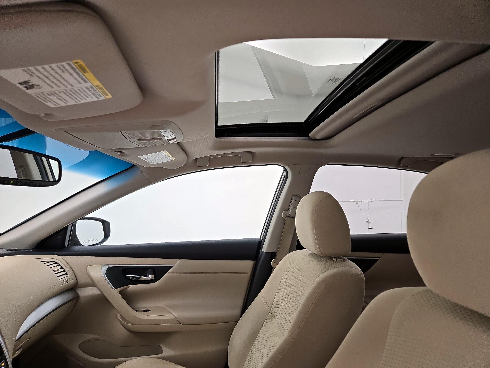 Thumbnail: 2015 Nissan Altima - 20