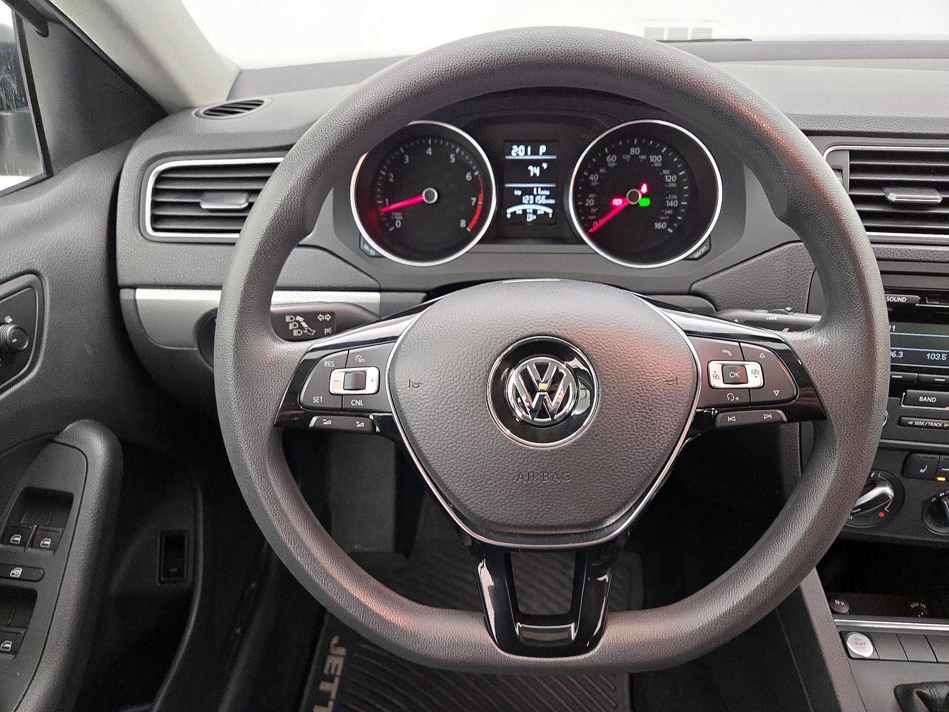 Thumbnail: 2015 Volkswagen Jetta - 10