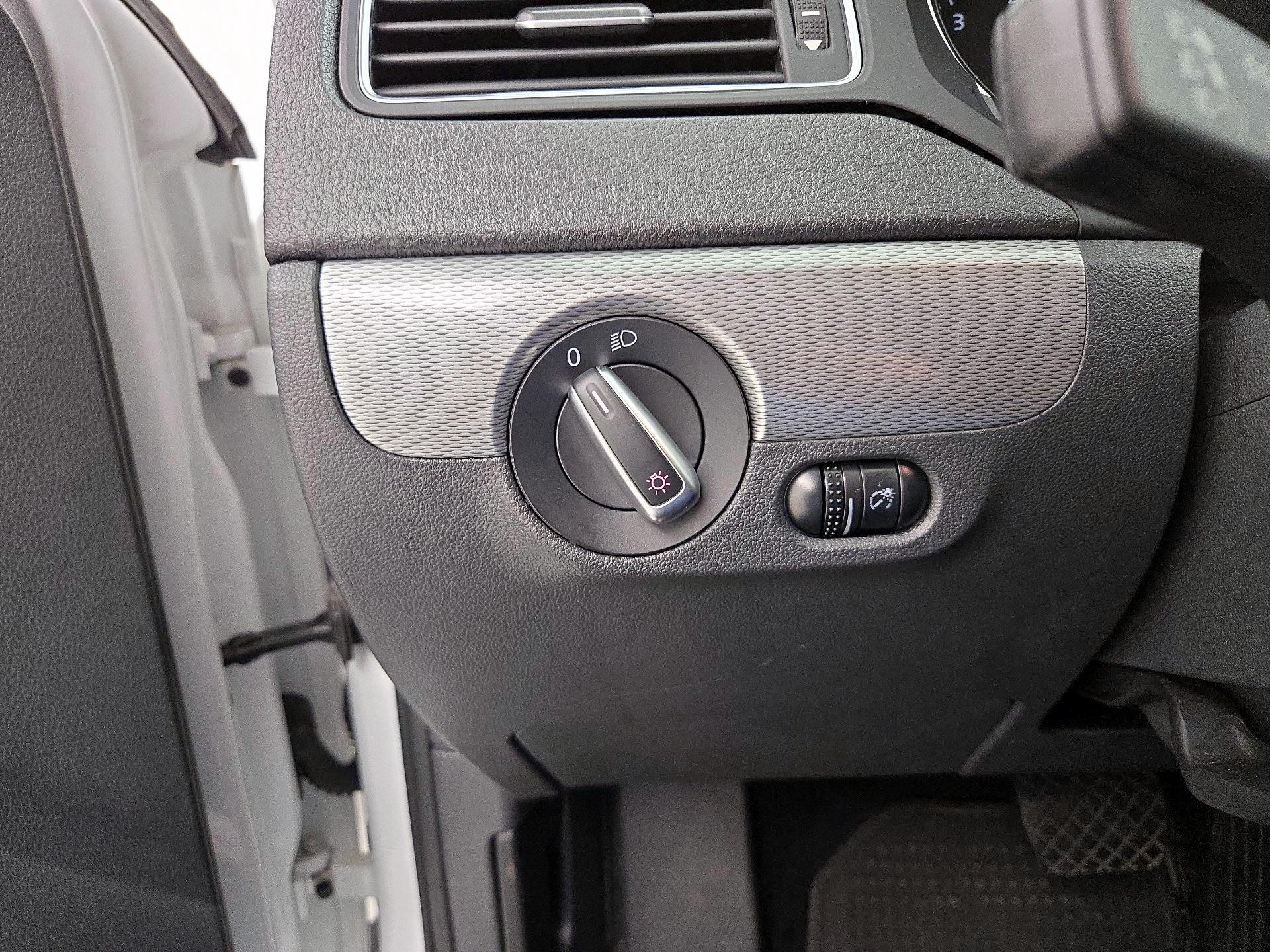 Thumbnail: 2015 Volkswagen Jetta - 13