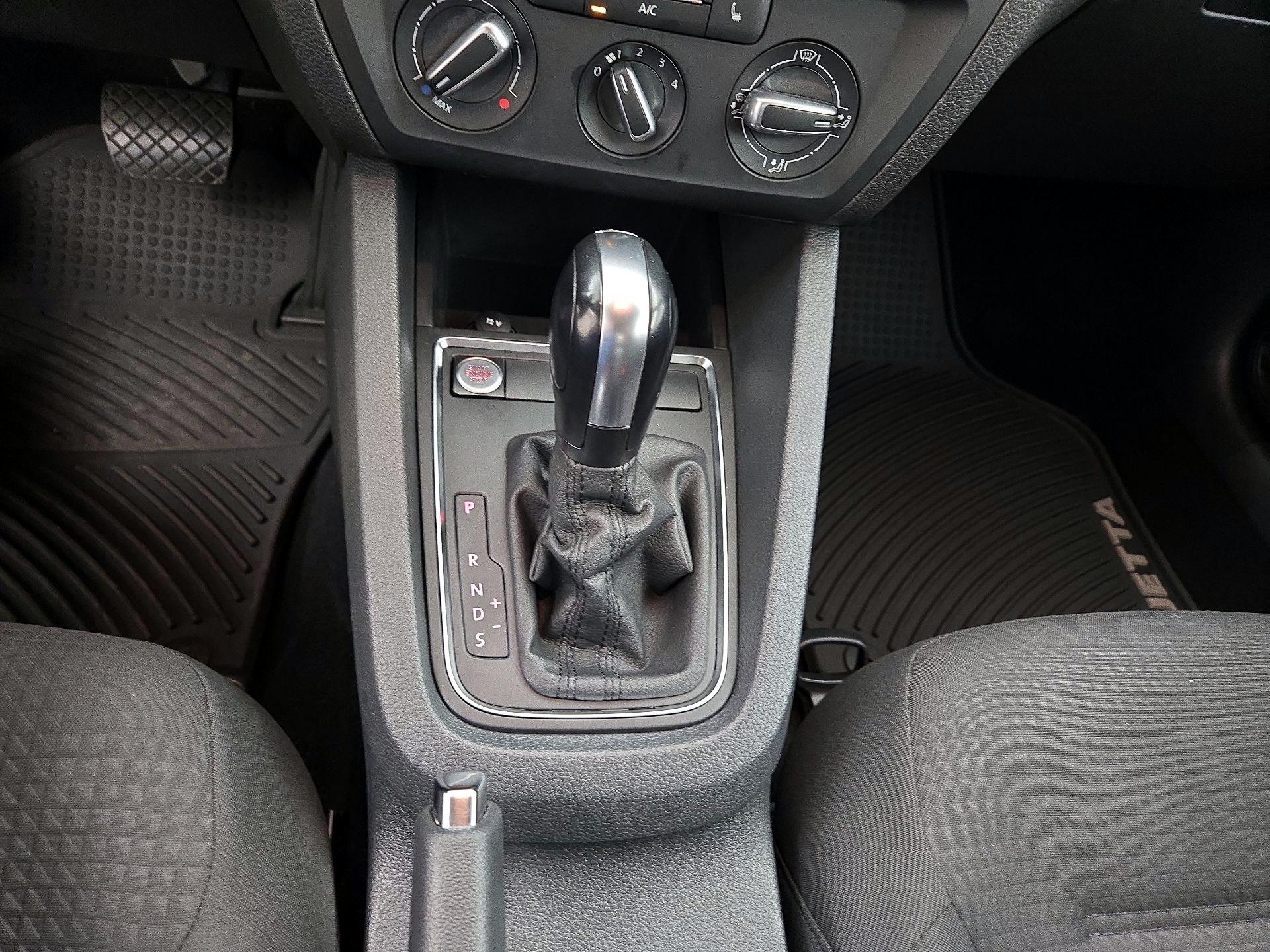 Thumbnail: 2015 Volkswagen Jetta - 16