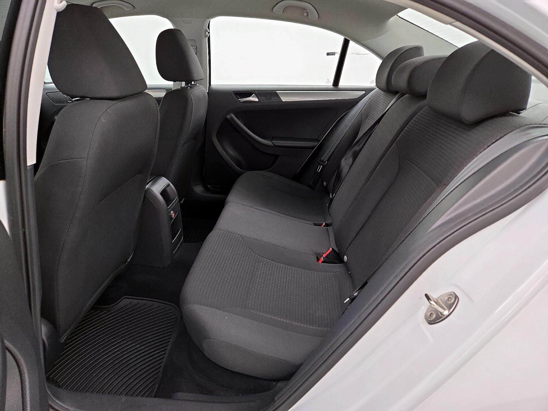Thumbnail: 2015 Volkswagen Jetta - 18