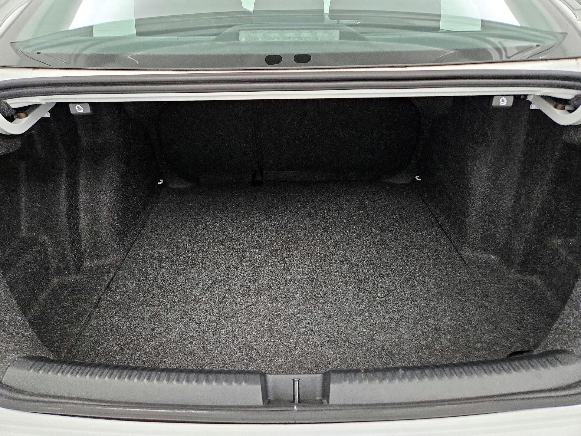 Thumbnail: 2015 Volkswagen Jetta - 19