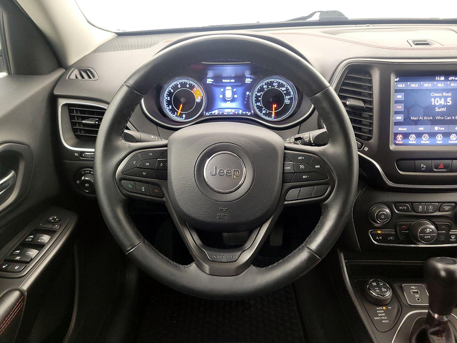 Thumbnail: 2019 Jeep Cherokee - 10