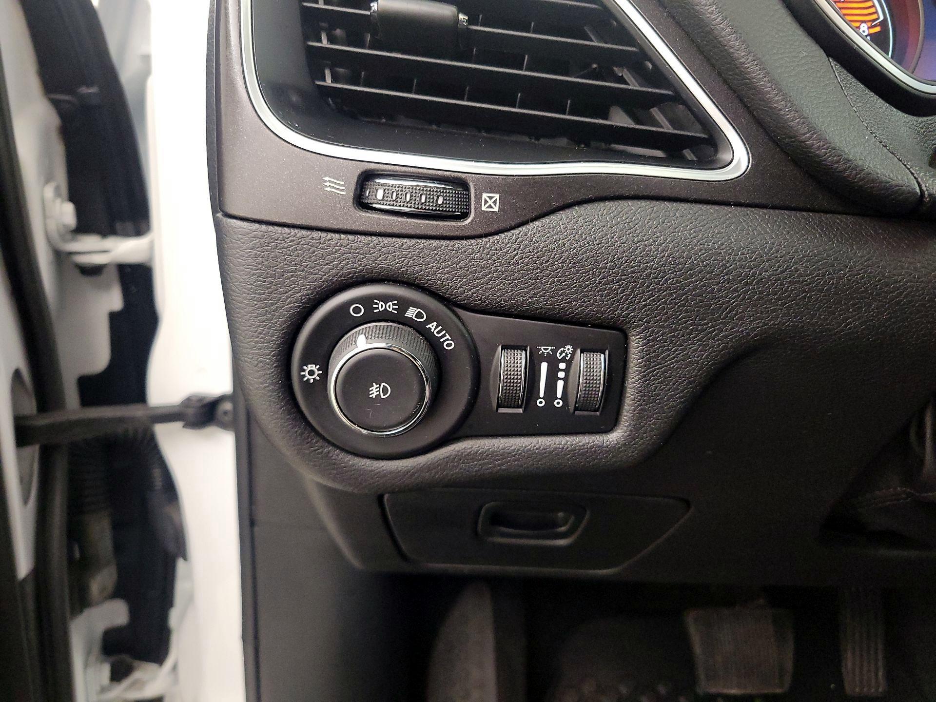 Thumbnail: 2019 Jeep Cherokee - 13