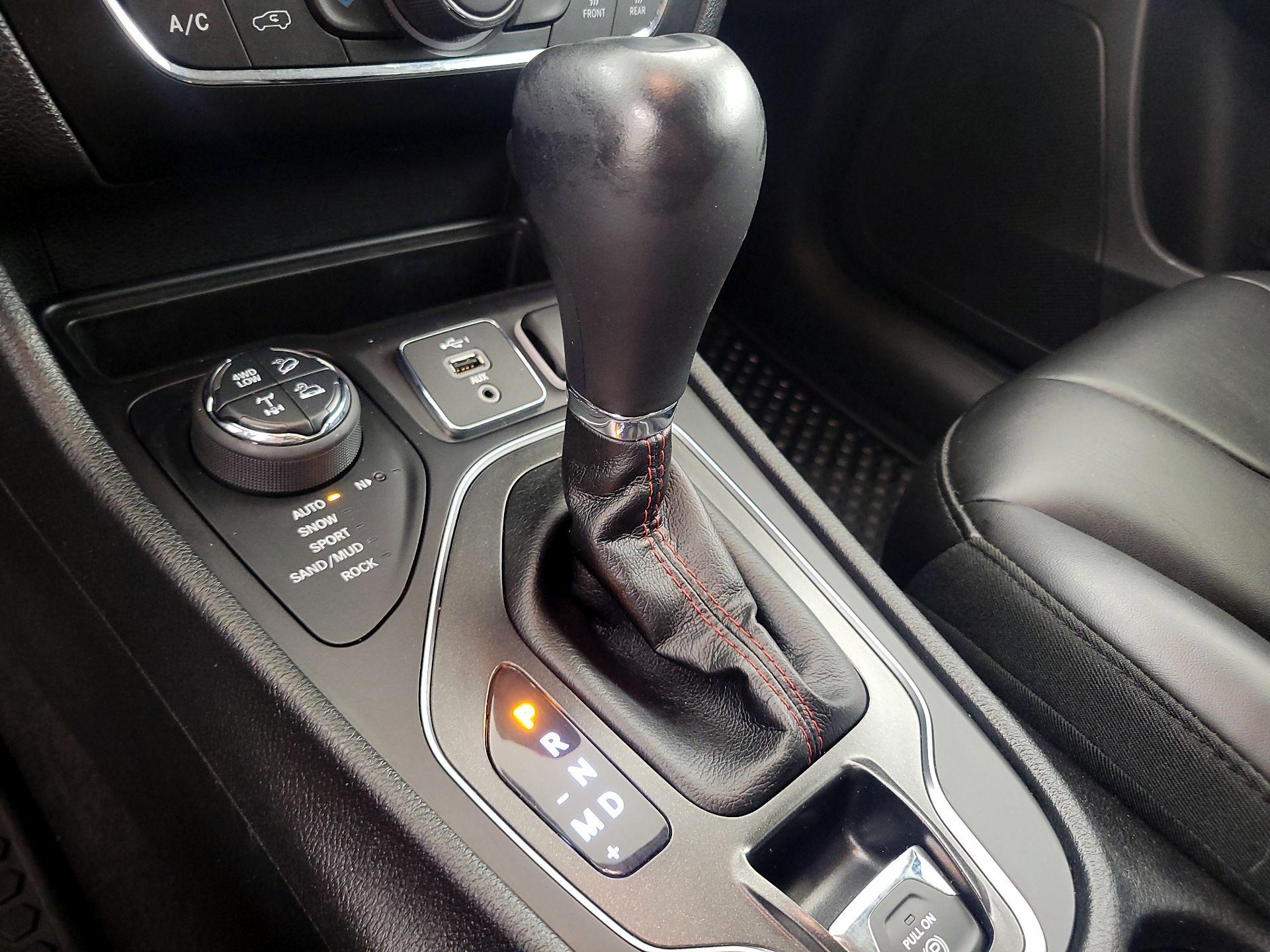 Thumbnail: 2019 Jeep Cherokee - 17