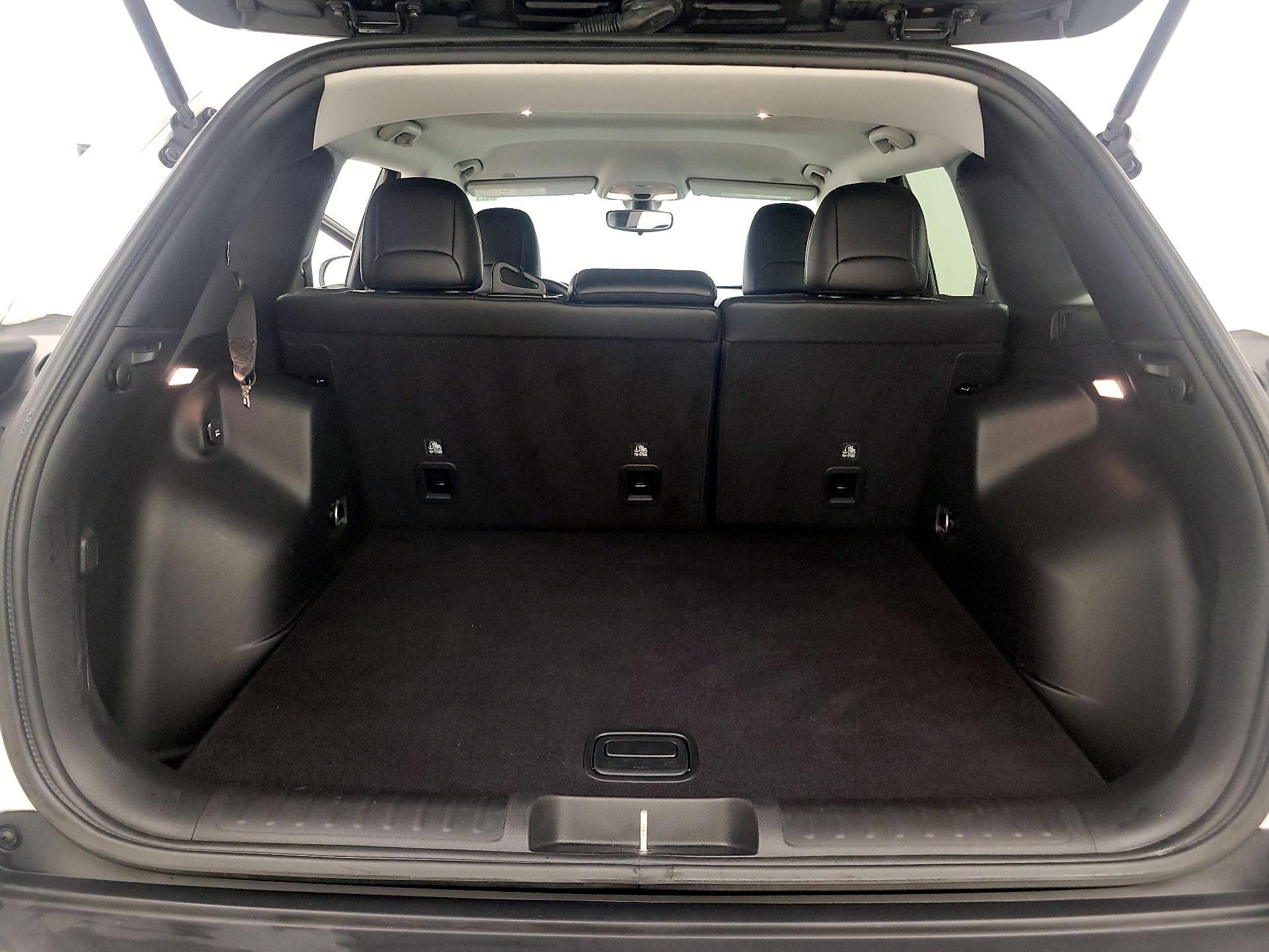 Thumbnail: 2019 Jeep Cherokee - 20