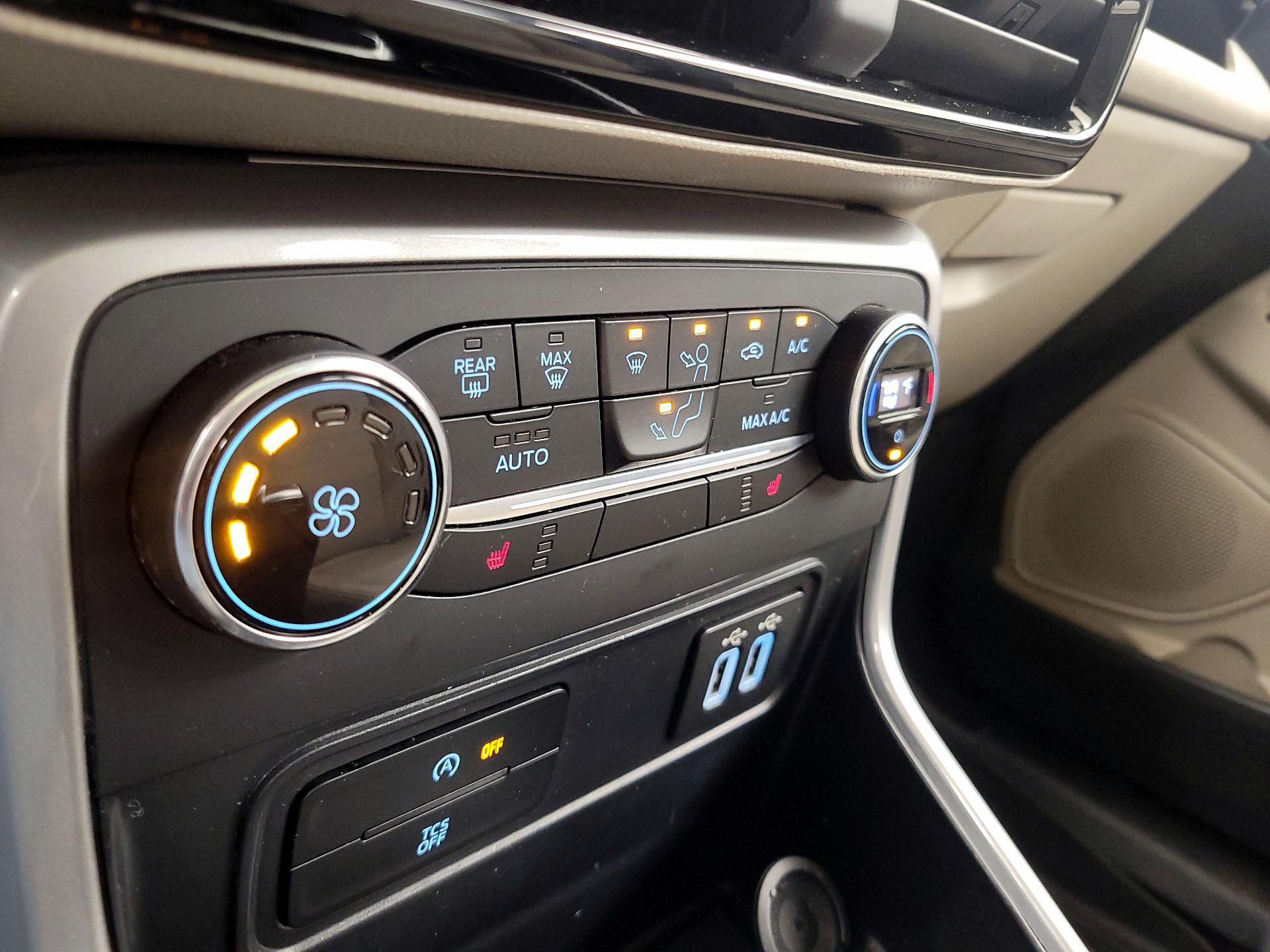 Thumbnail: 2018 Ford EcoSport - 17