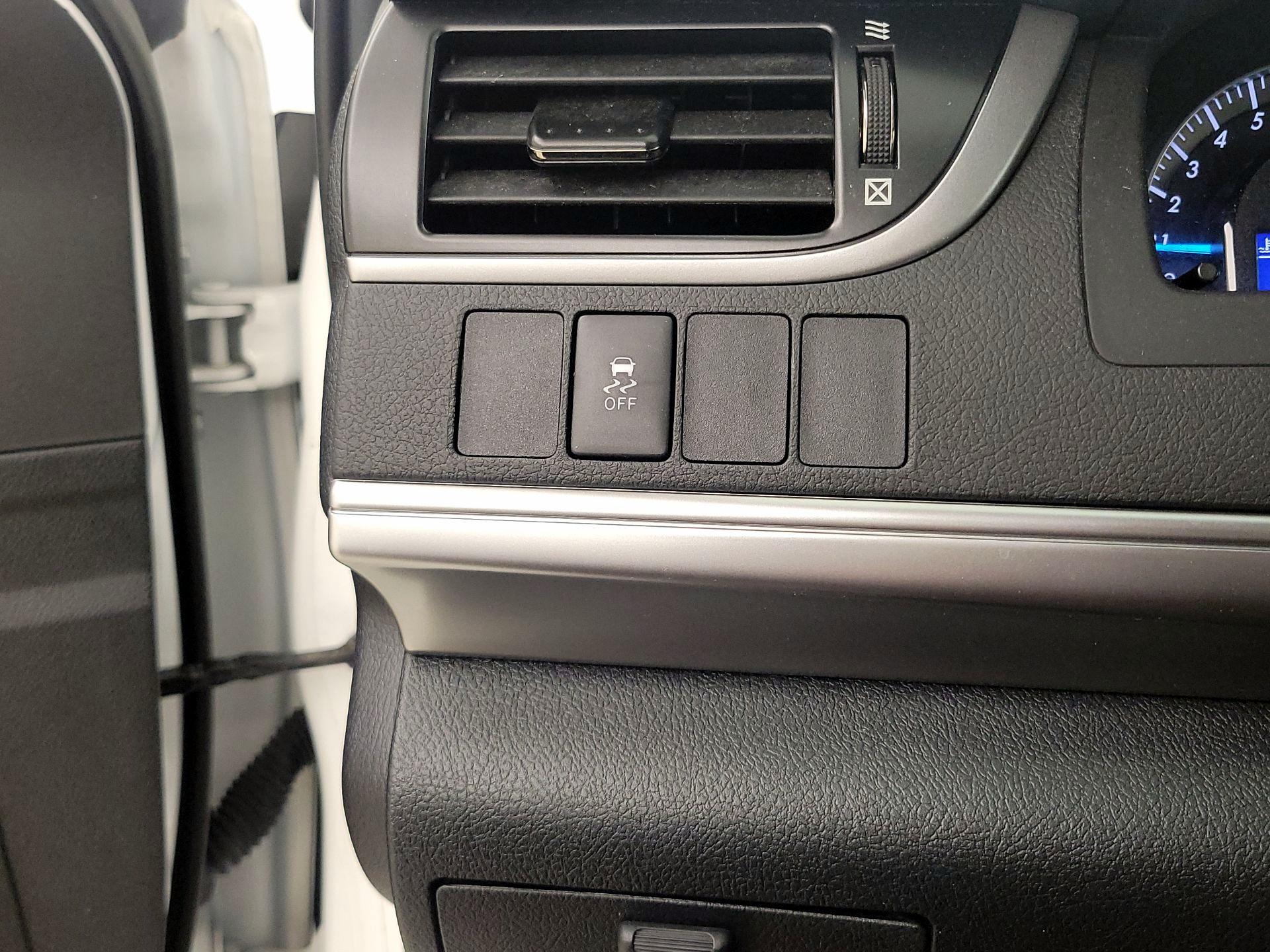 Thumbnail: 2014 Toyota Camry - 13