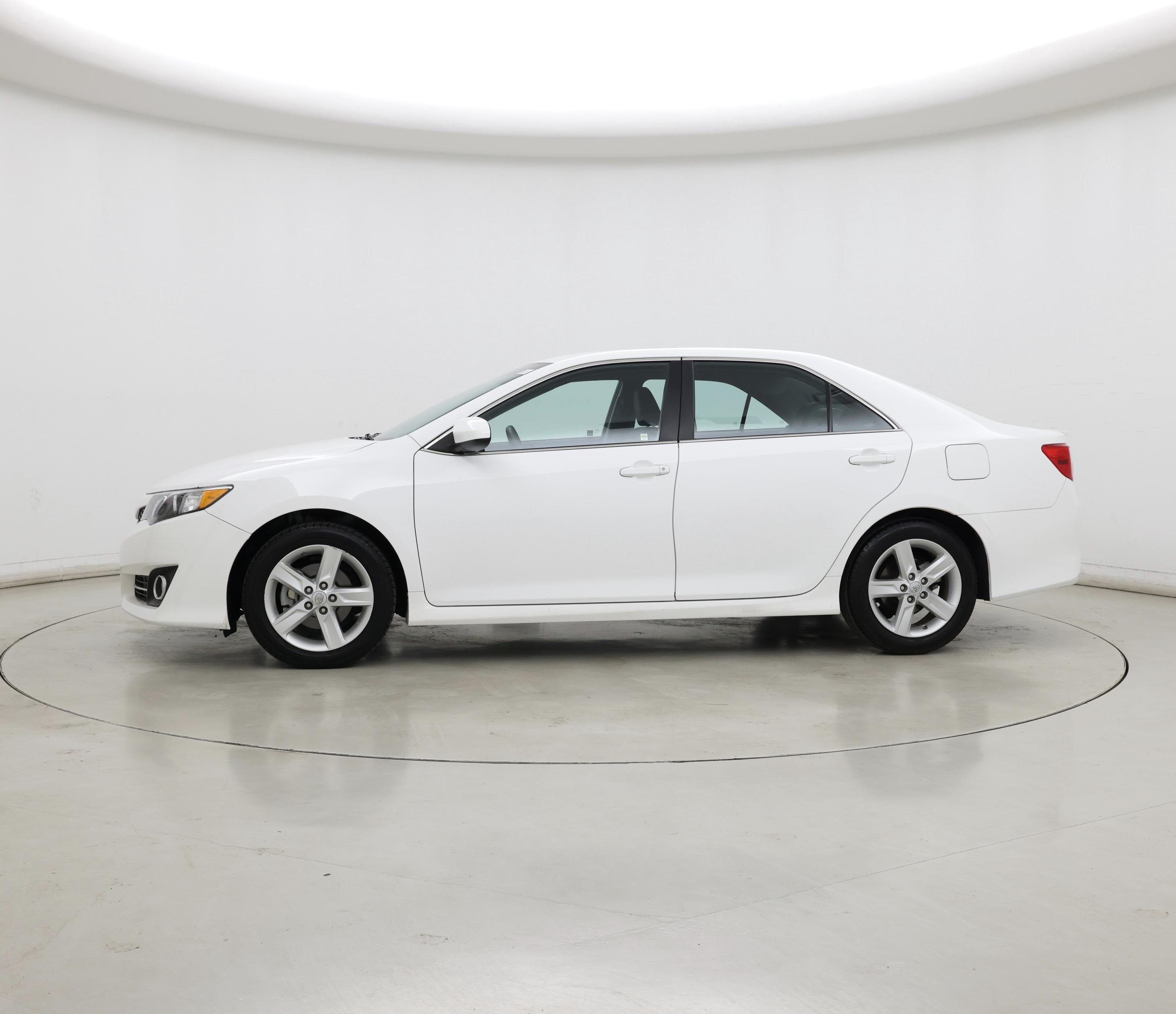 Thumbnail: 2014 Toyota Camry - 3