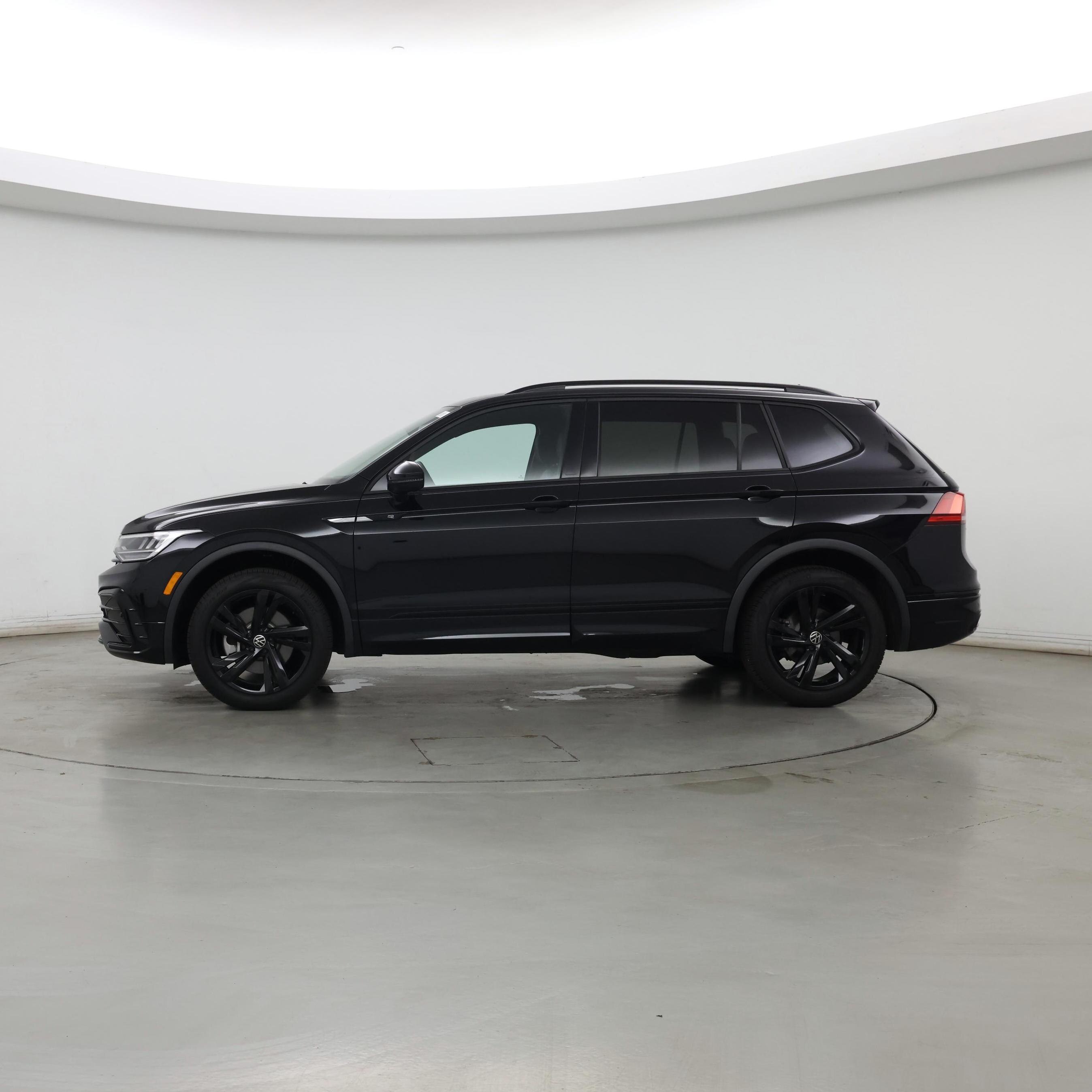 Thumbnail: 2024 Volkswagen Tiguan - 3