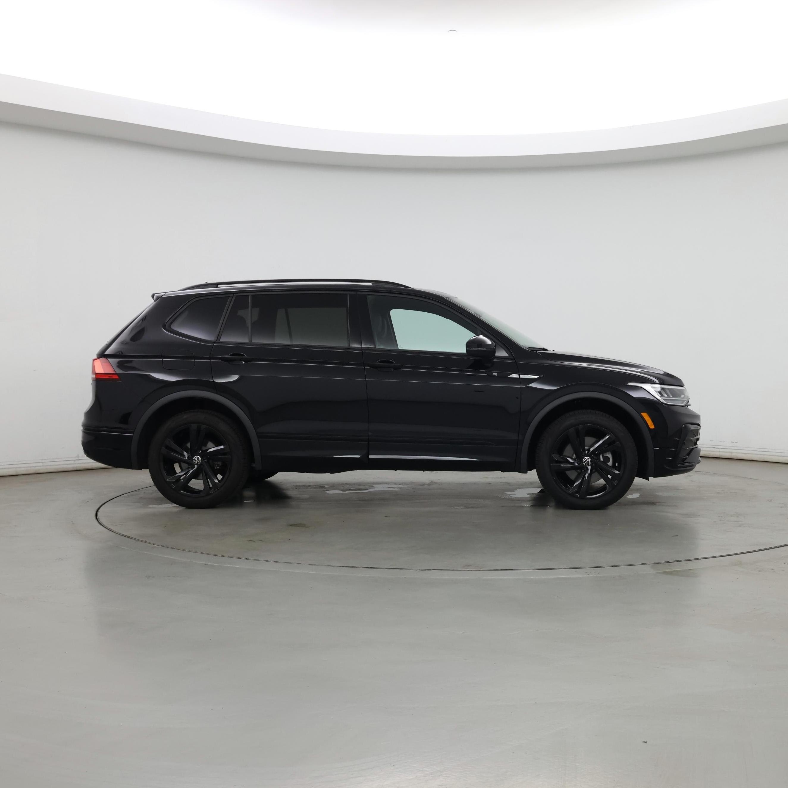 Thumbnail: 2024 Volkswagen Tiguan - 7