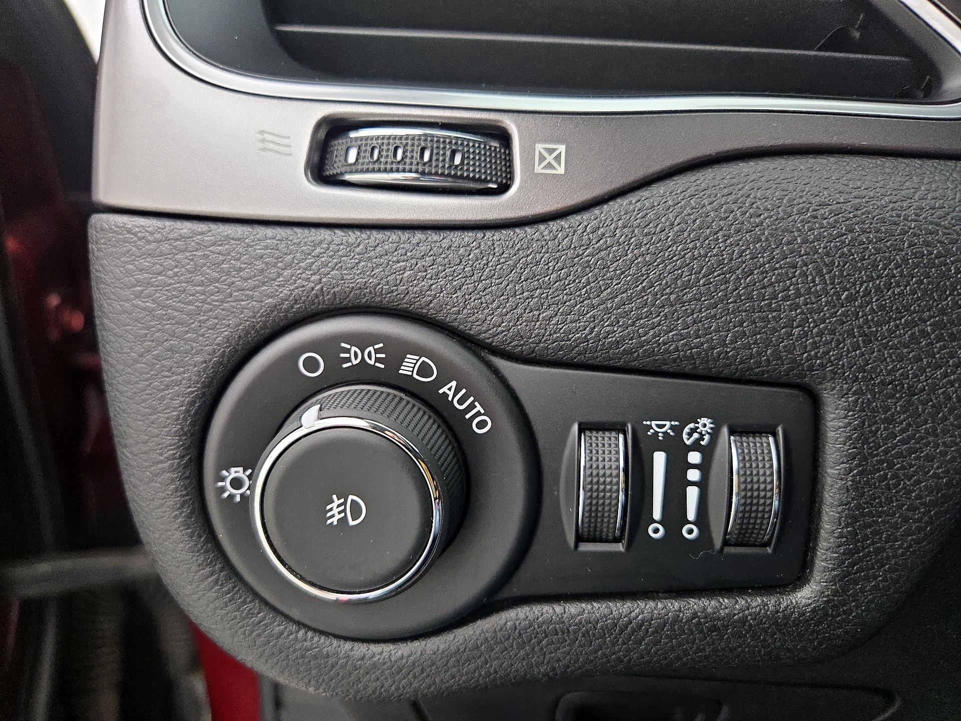 Thumbnail: 2019 Jeep Cherokee - 13