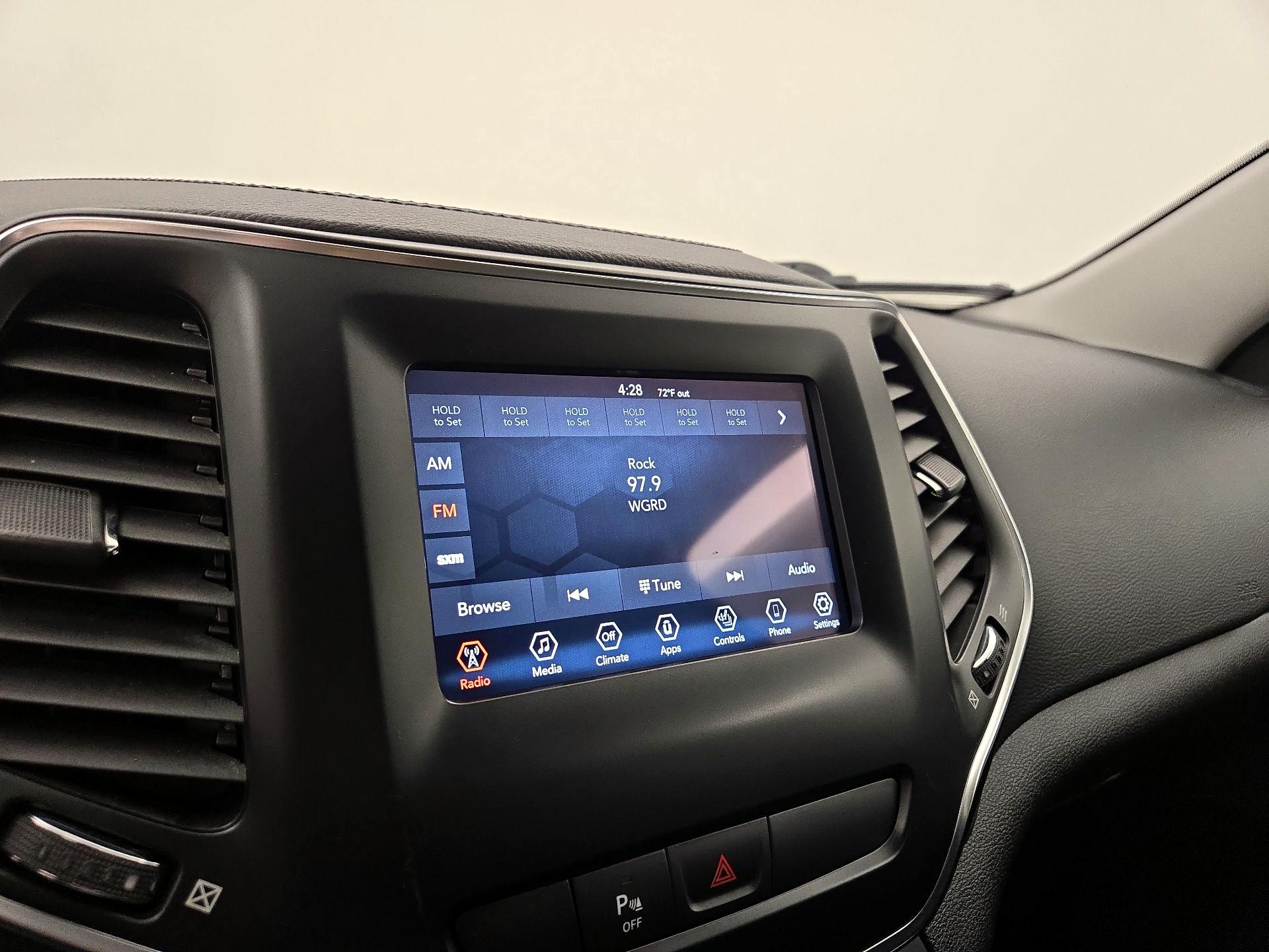 Thumbnail: 2019 Jeep Cherokee - 15