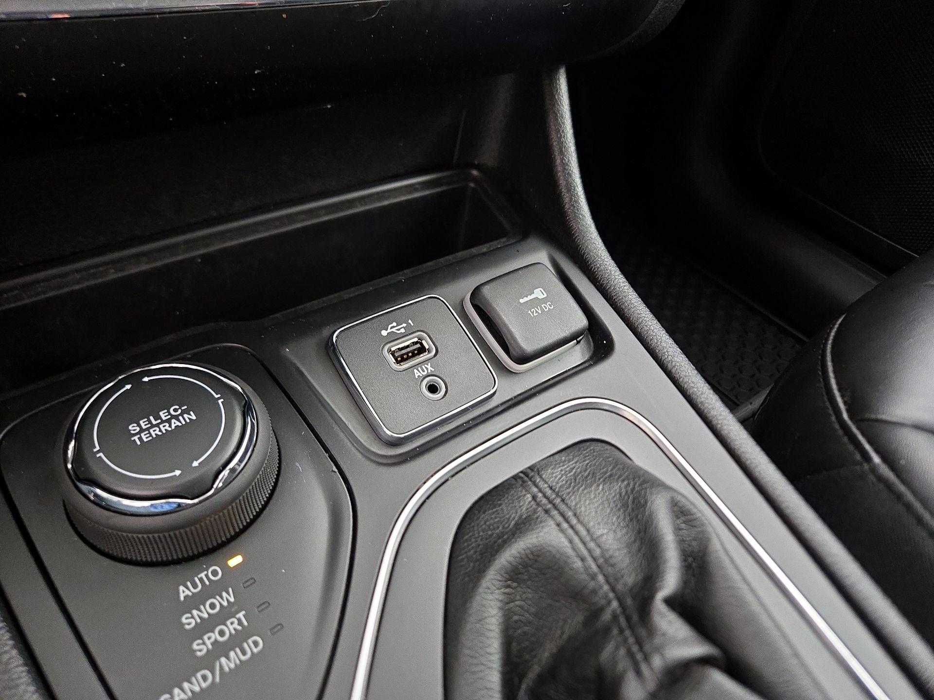 Thumbnail: 2019 Jeep Cherokee - 18