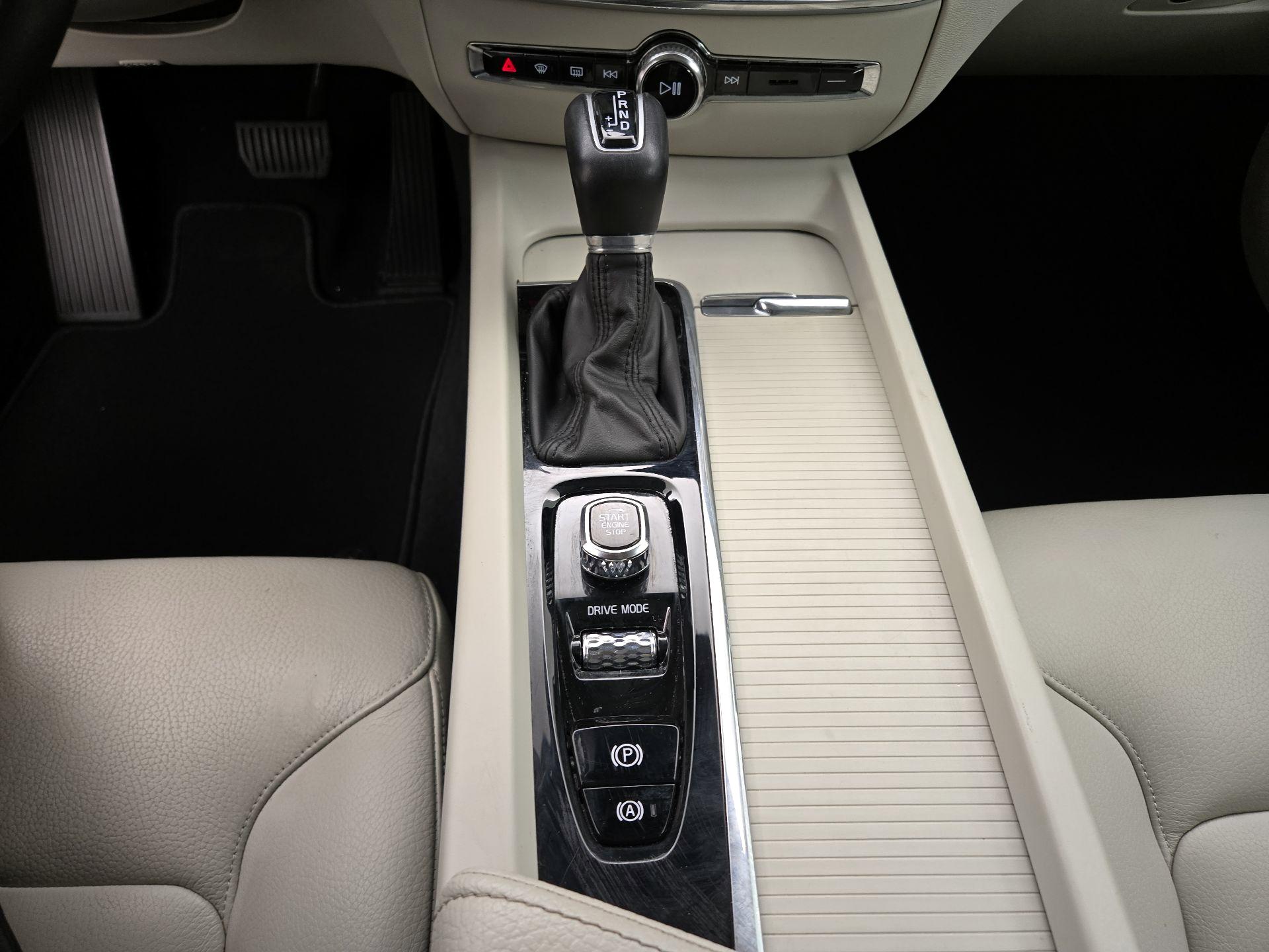 Thumbnail: 2020 Volvo S60 - 18