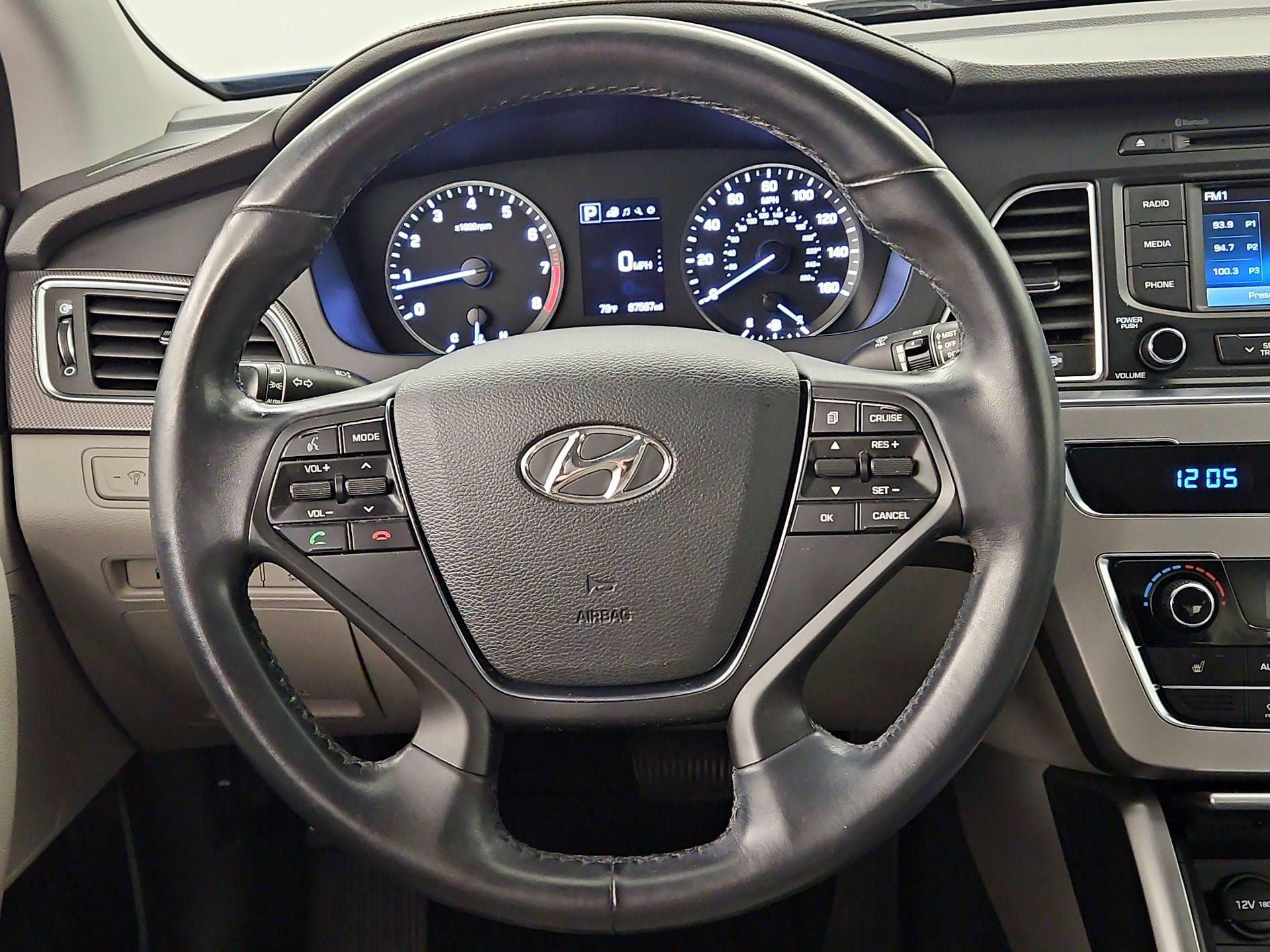 Thumbnail: 2015 Hyundai Sonata - 10
