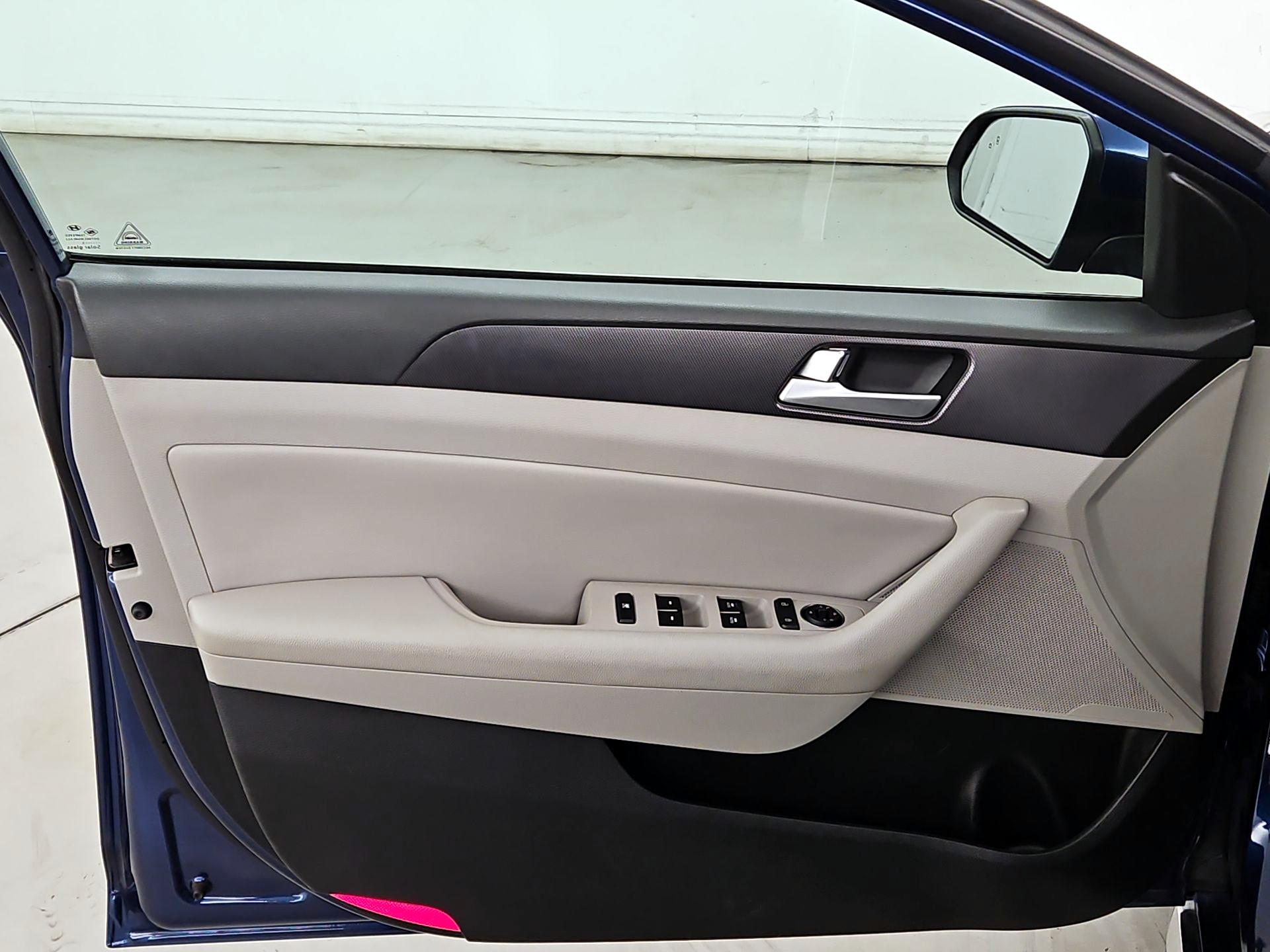 Thumbnail: 2015 Hyundai Sonata - 12