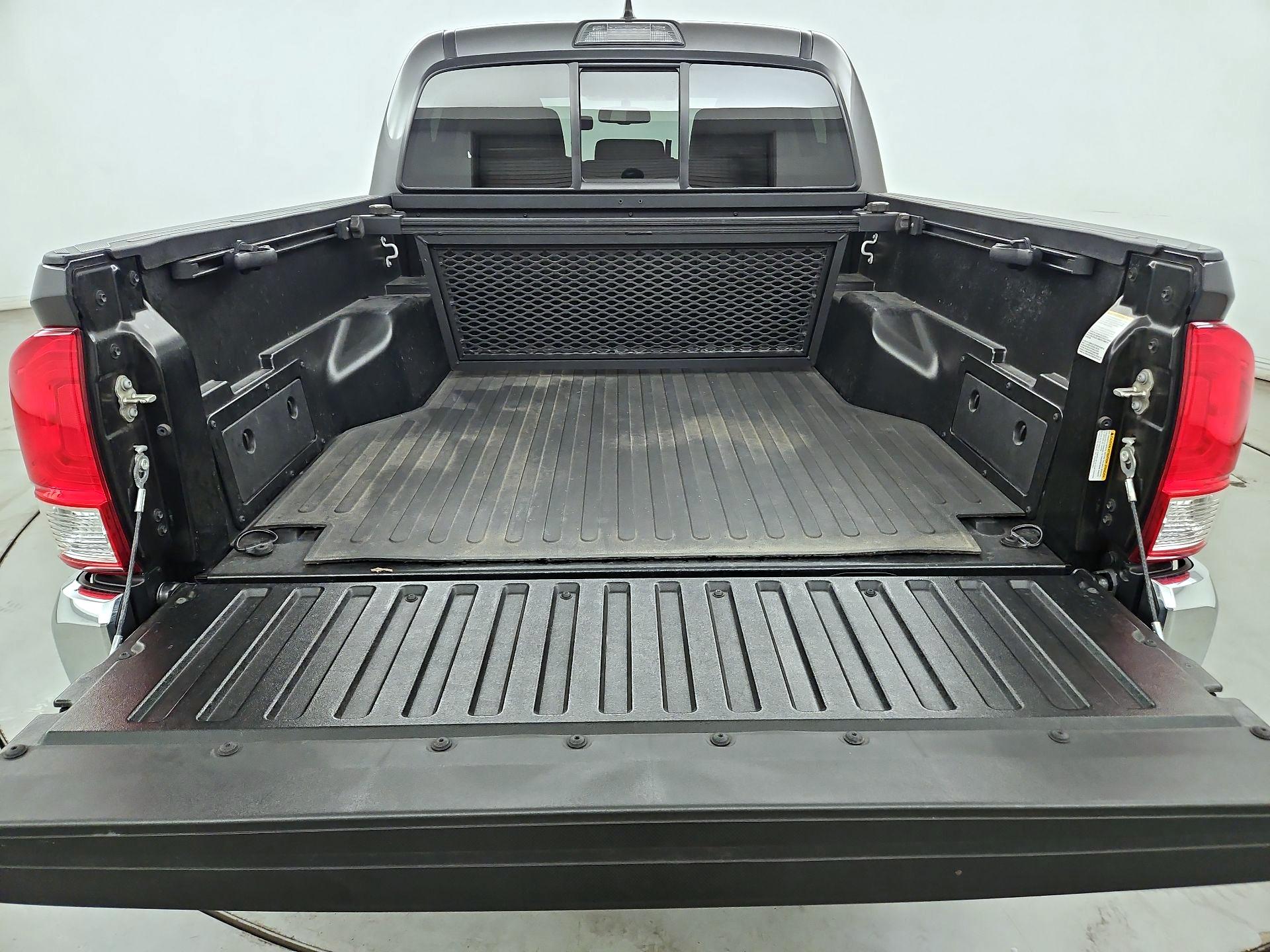 Thumbnail: 2017 Toyota Tacoma - 20