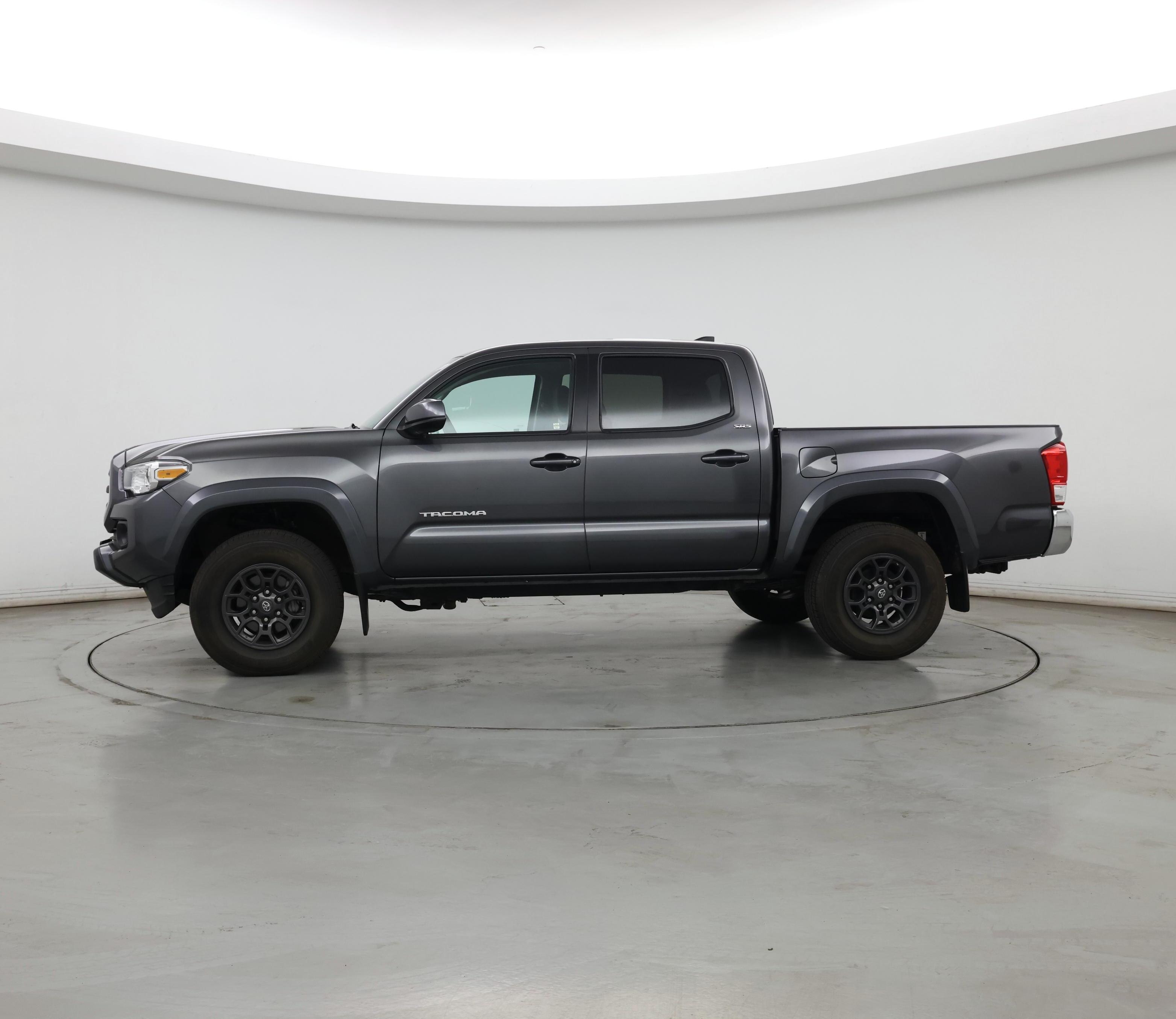 Thumbnail: 2017 Toyota Tacoma - 3