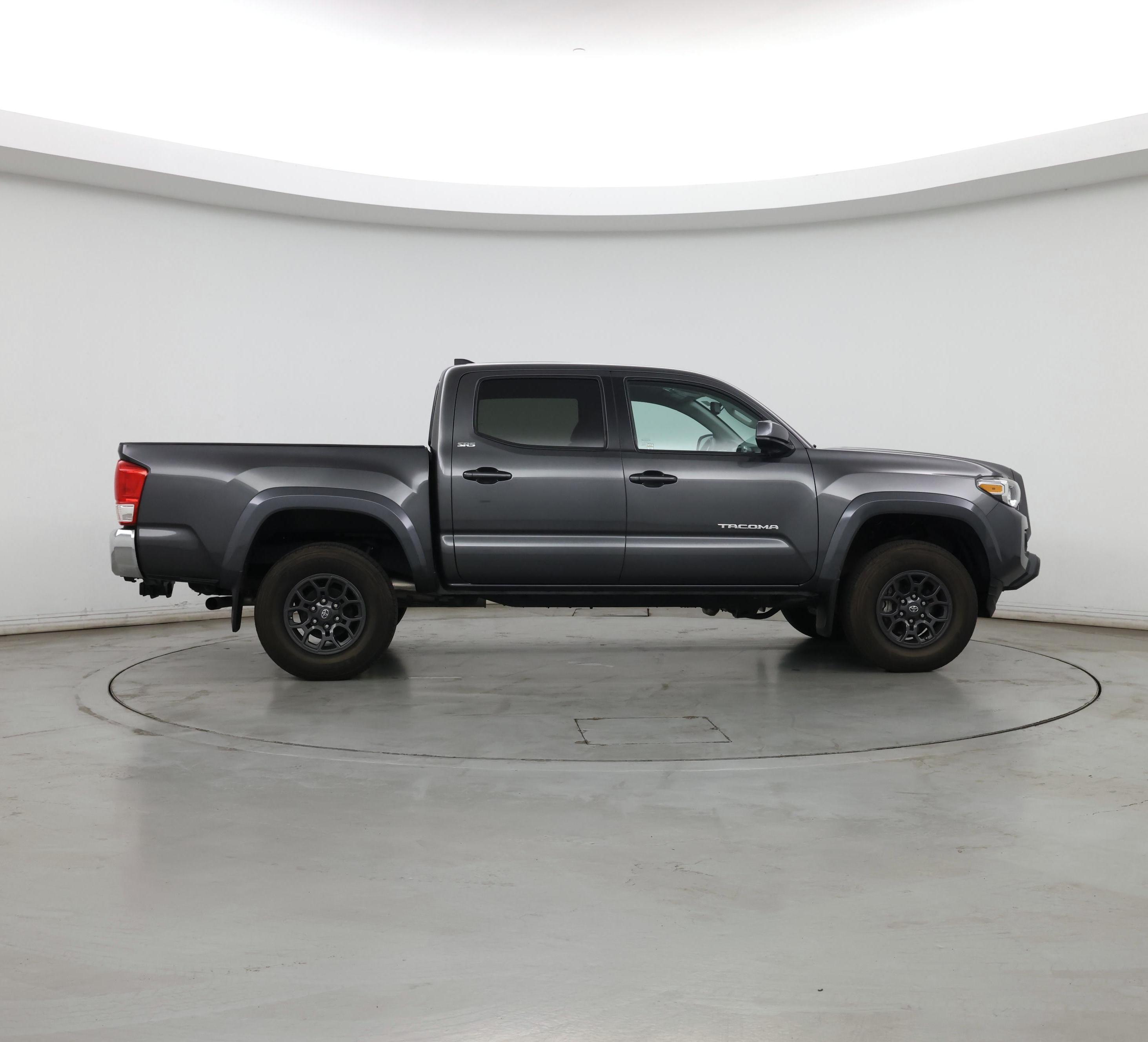 Thumbnail: 2017 Toyota Tacoma - 7