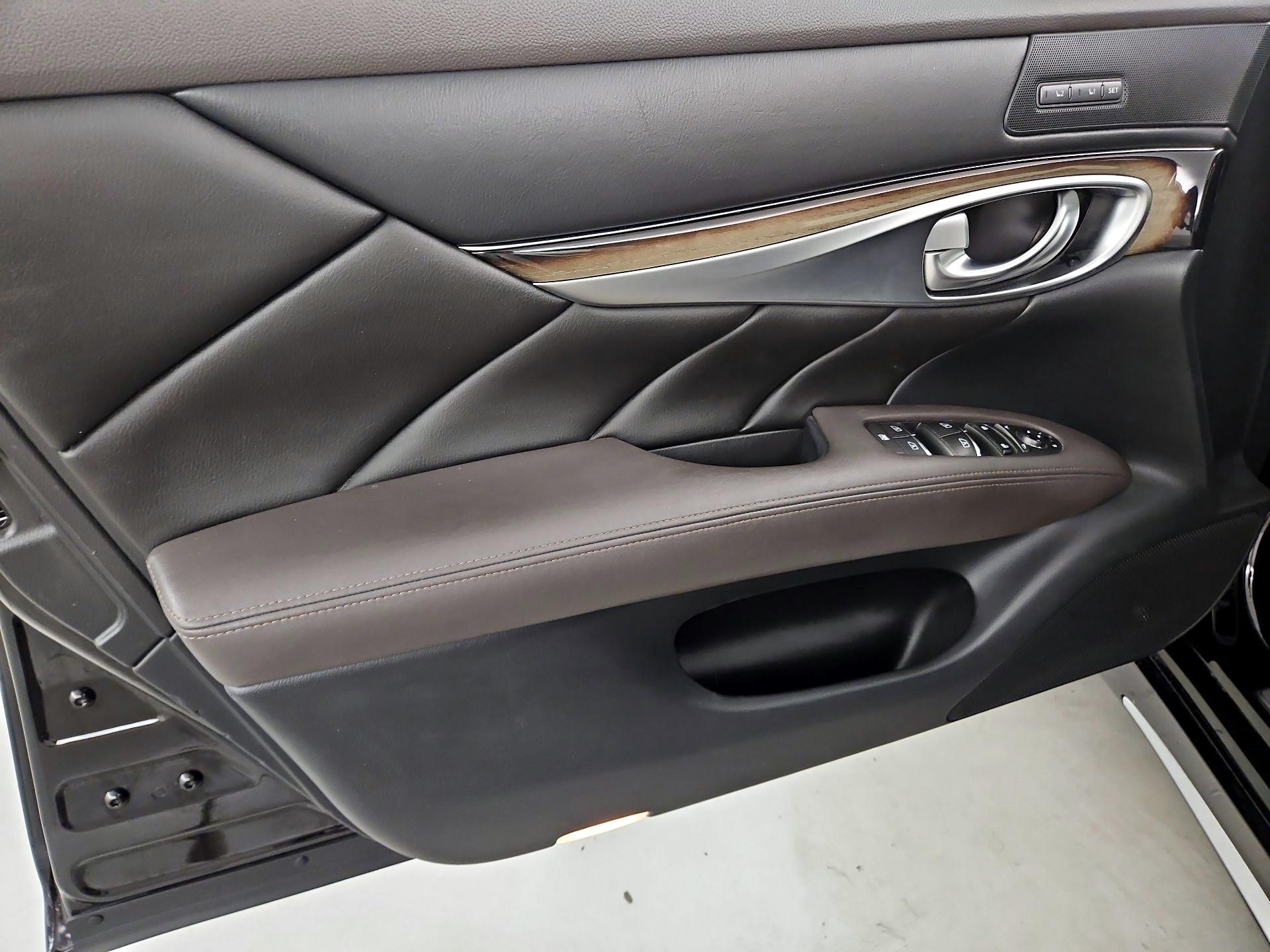 Thumbnail: 2016 INFINITI Q70 - 12