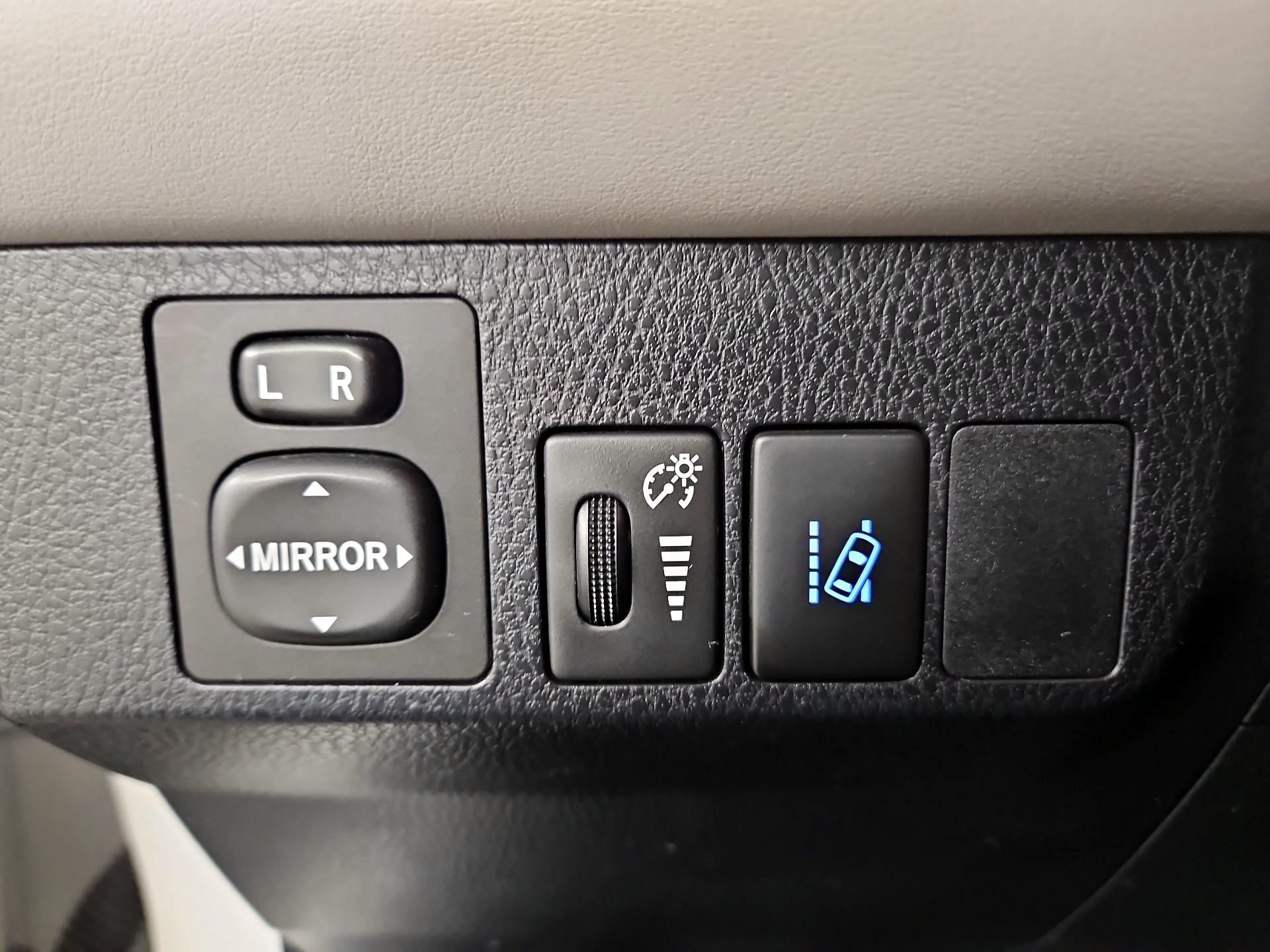 Thumbnail: 2017 Toyota RAV4 - 13