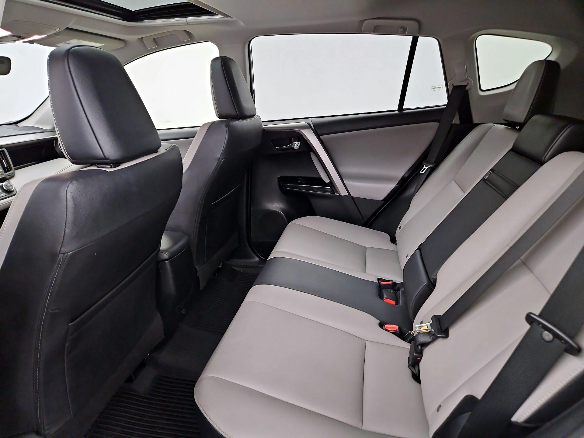Thumbnail: 2017 Toyota RAV4 - 20