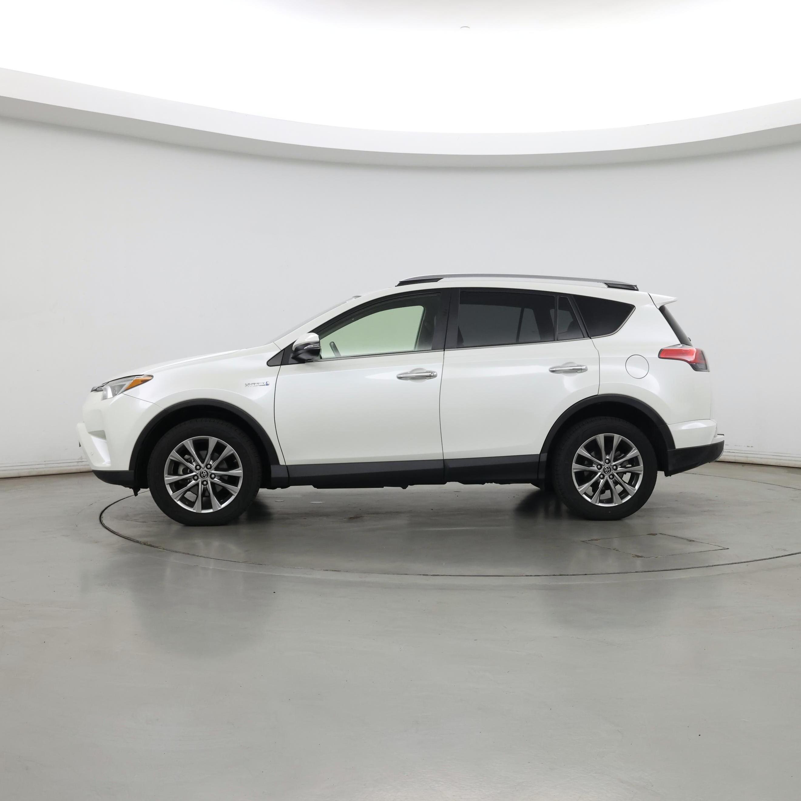 Thumbnail: 2017 Toyota RAV4 - 3