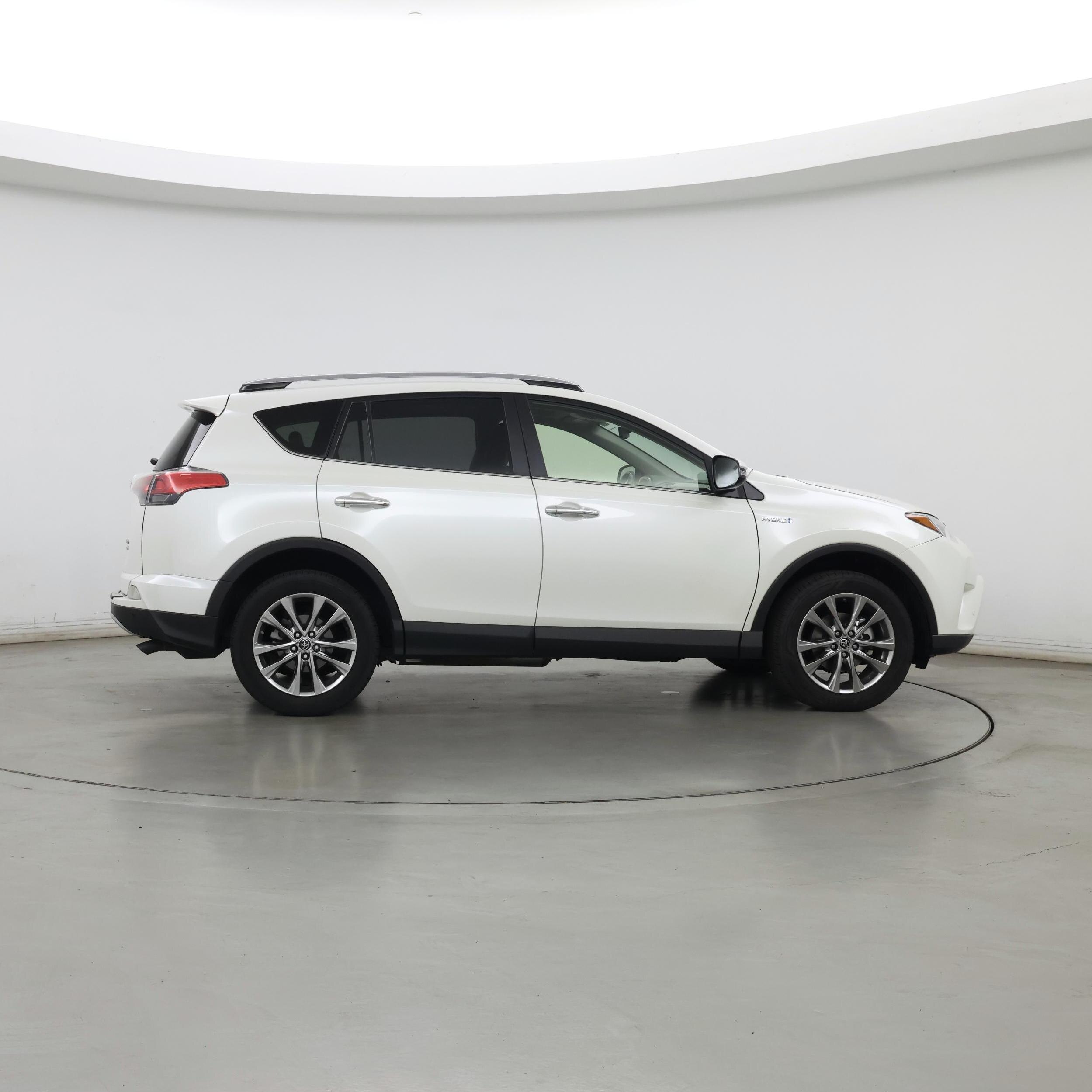 Thumbnail: 2017 Toyota RAV4 - 7