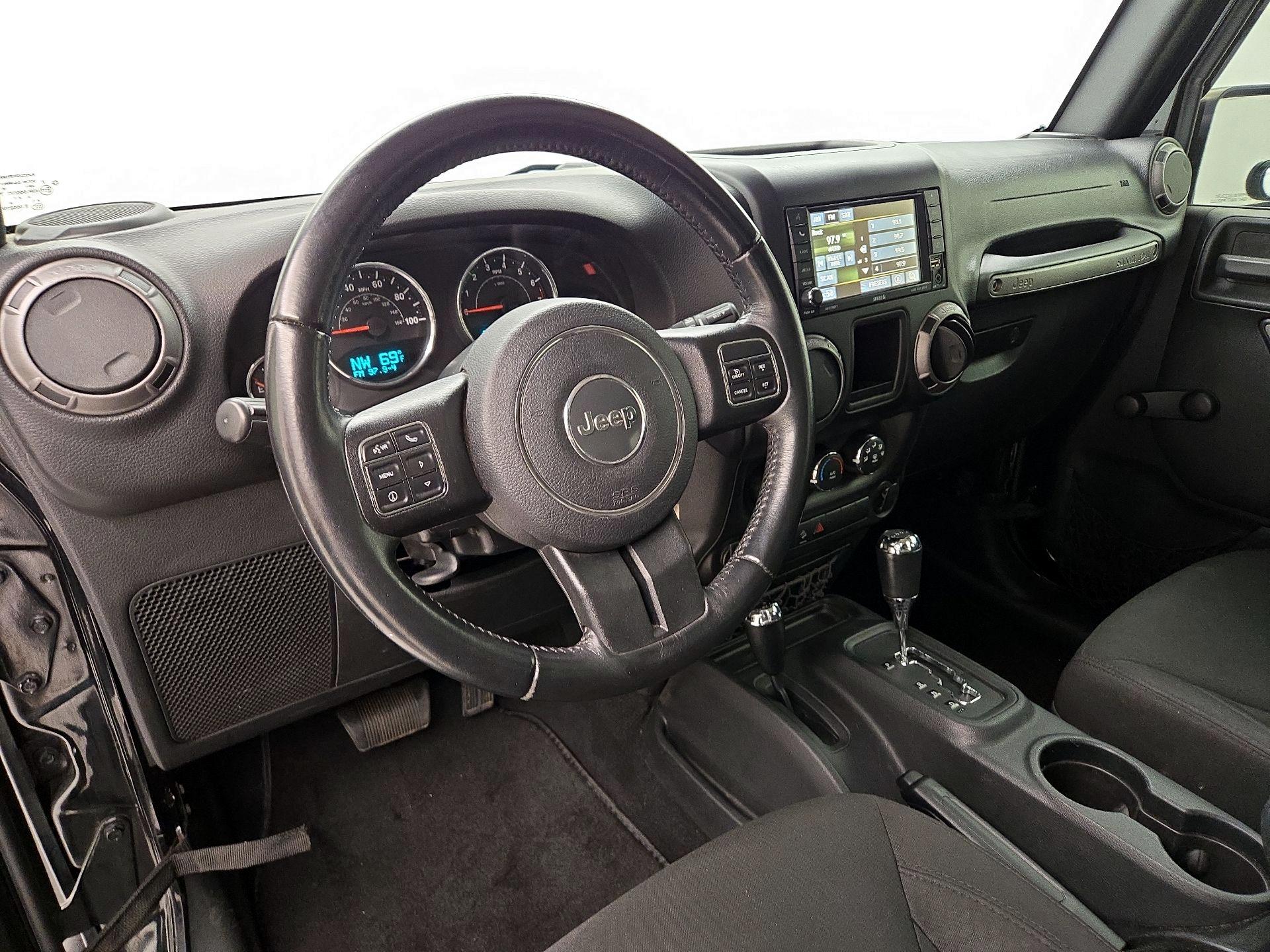 Thumbnail: 2016 Jeep Wrangler - 9