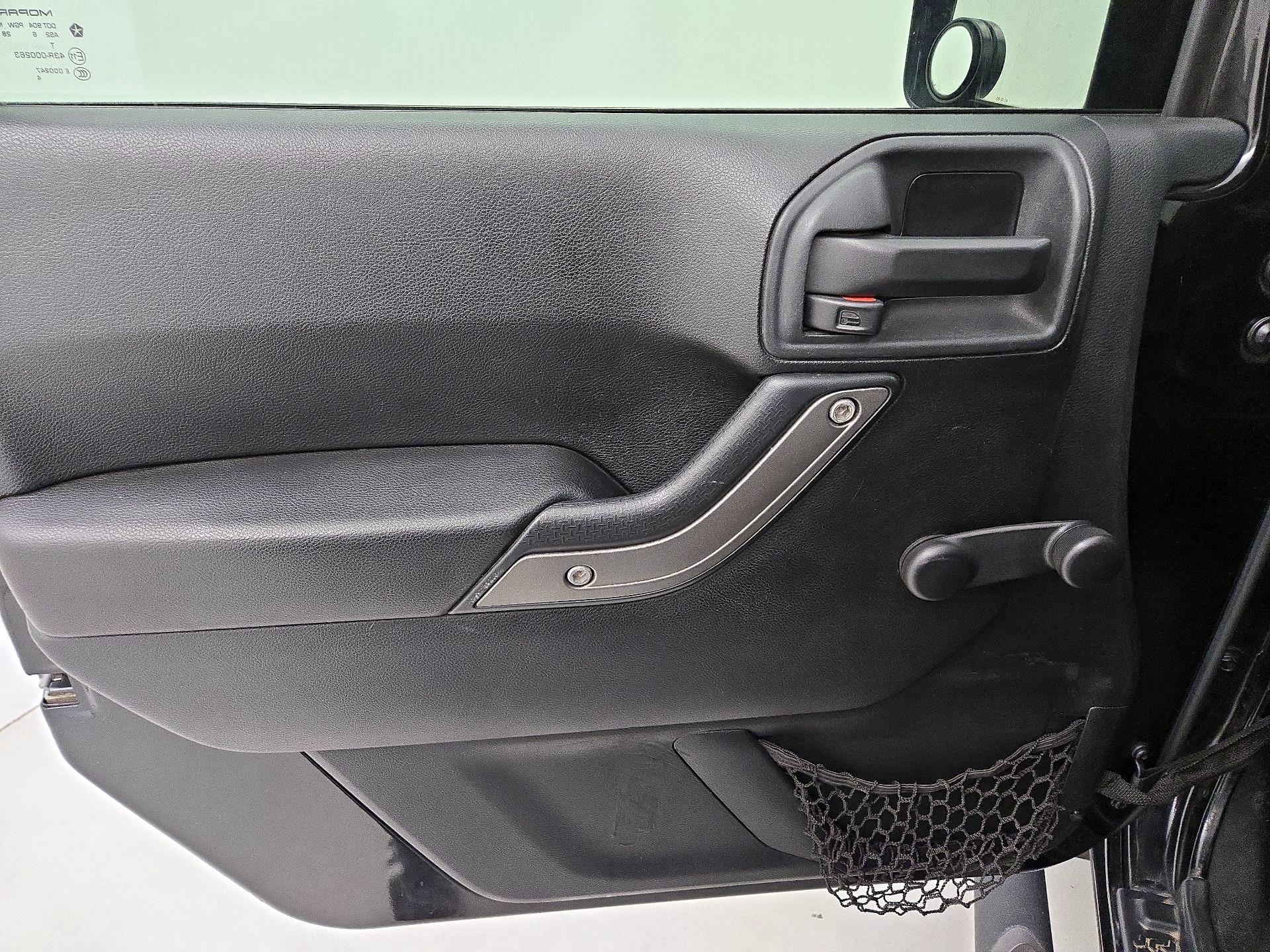 Thumbnail: 2016 Jeep Wrangler - 12
