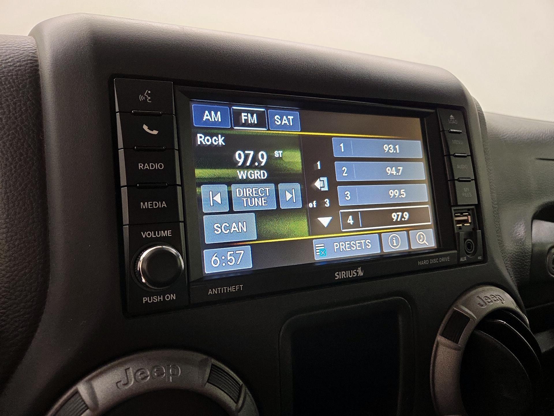 Thumbnail: 2016 Jeep Wrangler - 14