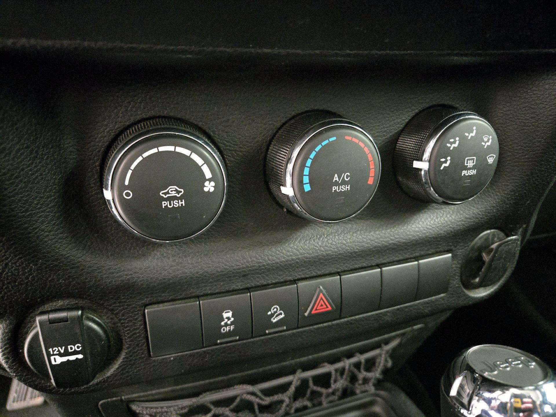 Thumbnail: 2016 Jeep Wrangler - 15