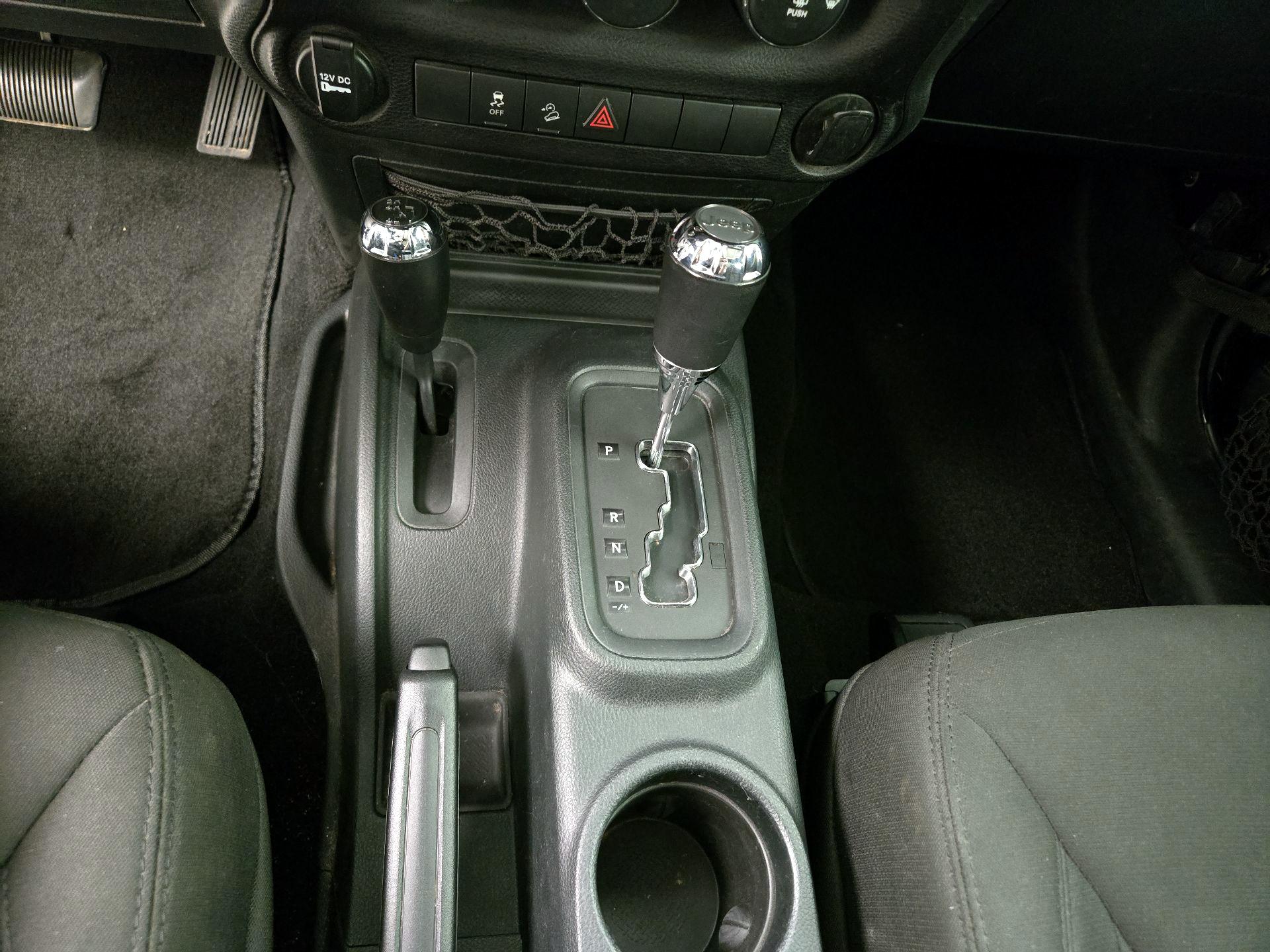 Thumbnail: 2016 Jeep Wrangler - 16