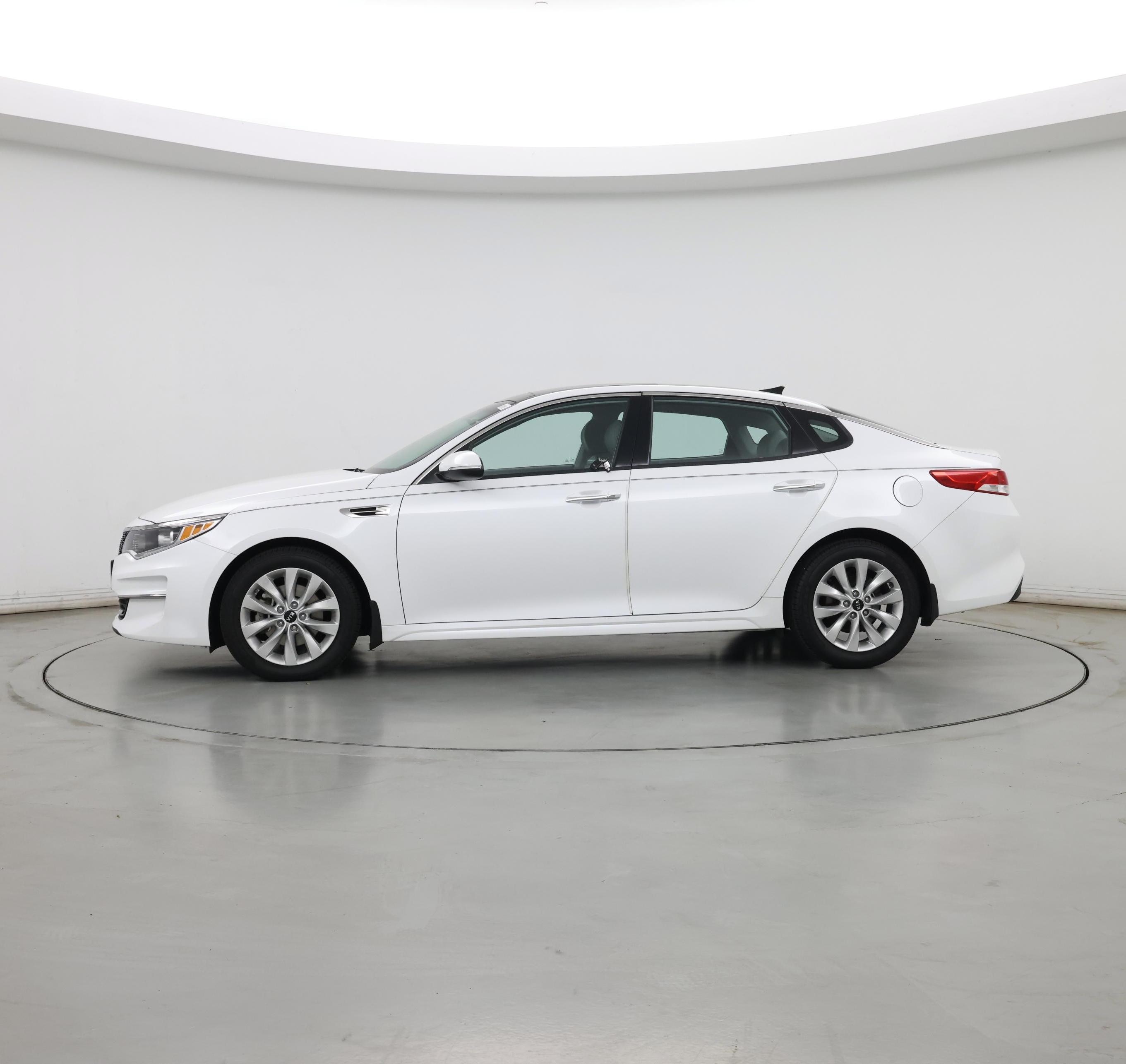 Thumbnail: 2018 Kia Optima - 3