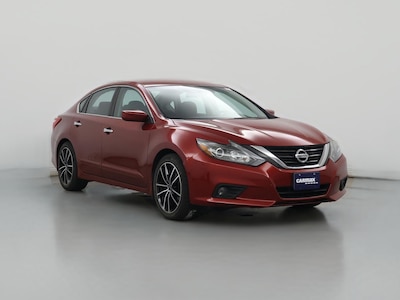 Red 2016 Nissan Altima SR
