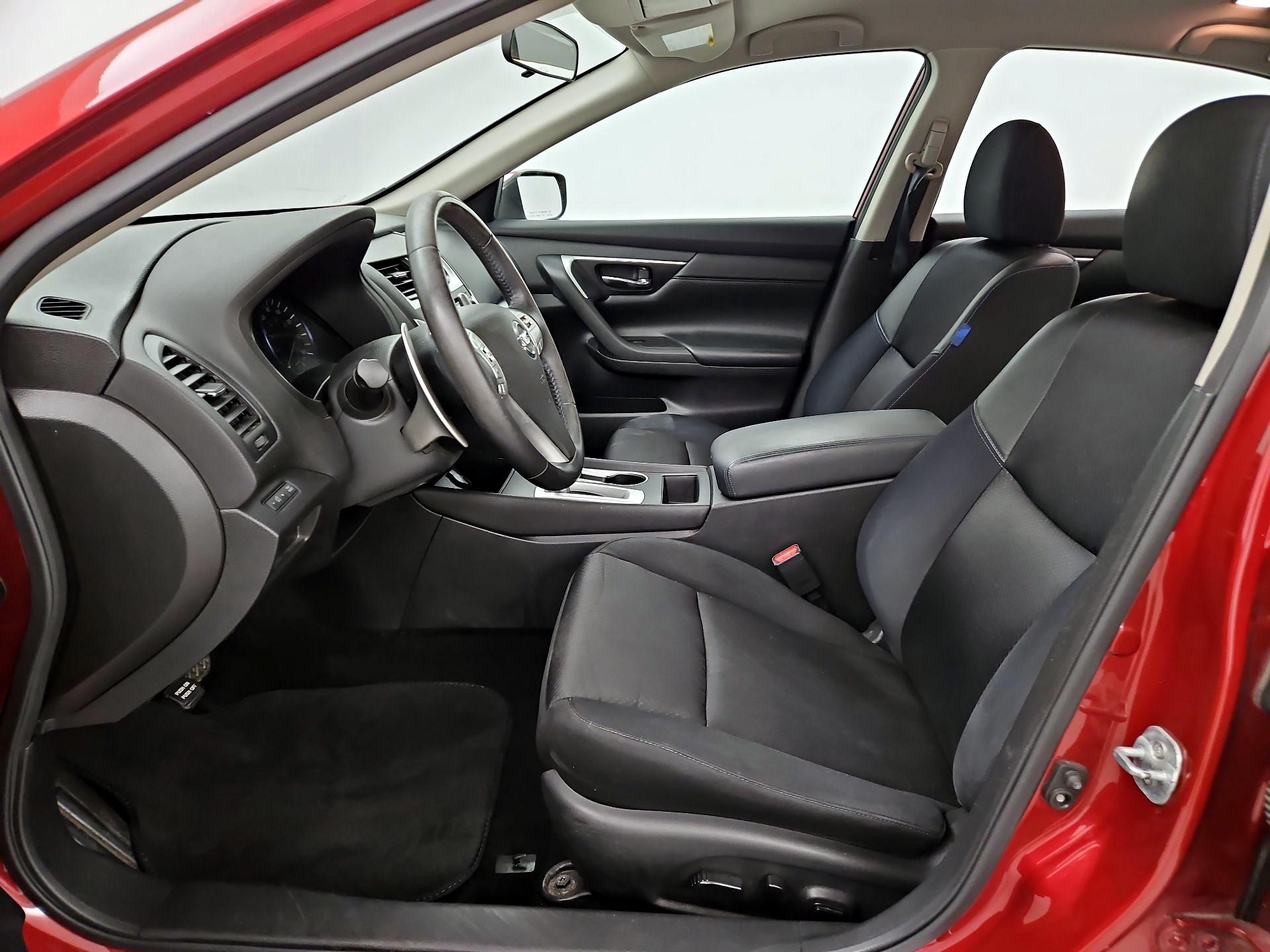 Thumbnail: 2016 Nissan Altima - 11